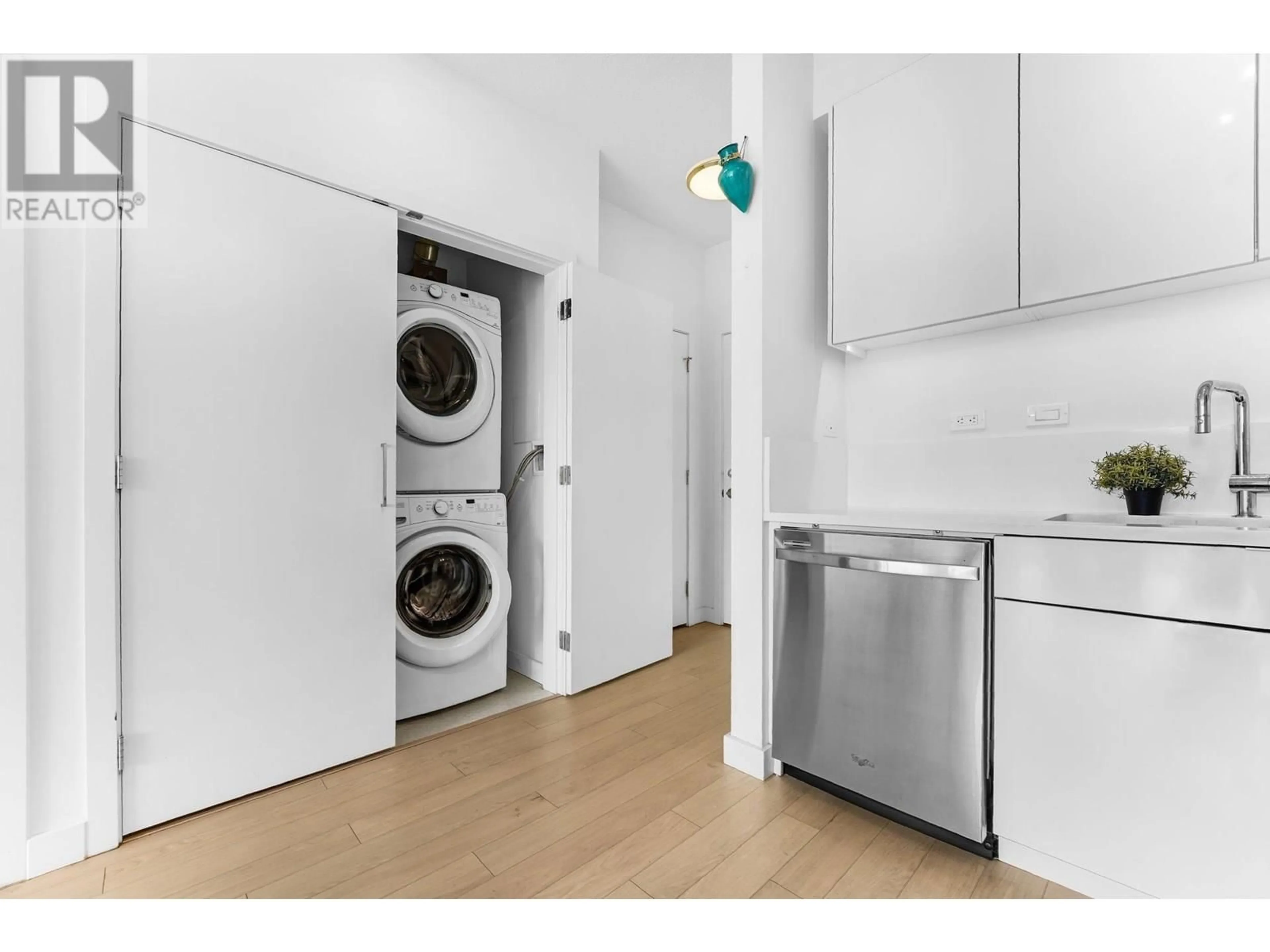Kitchen with laundary machines, unknown for 211 - 1621 HAMILTON AVENUE, North Vancouver British Columbia V7P0B6