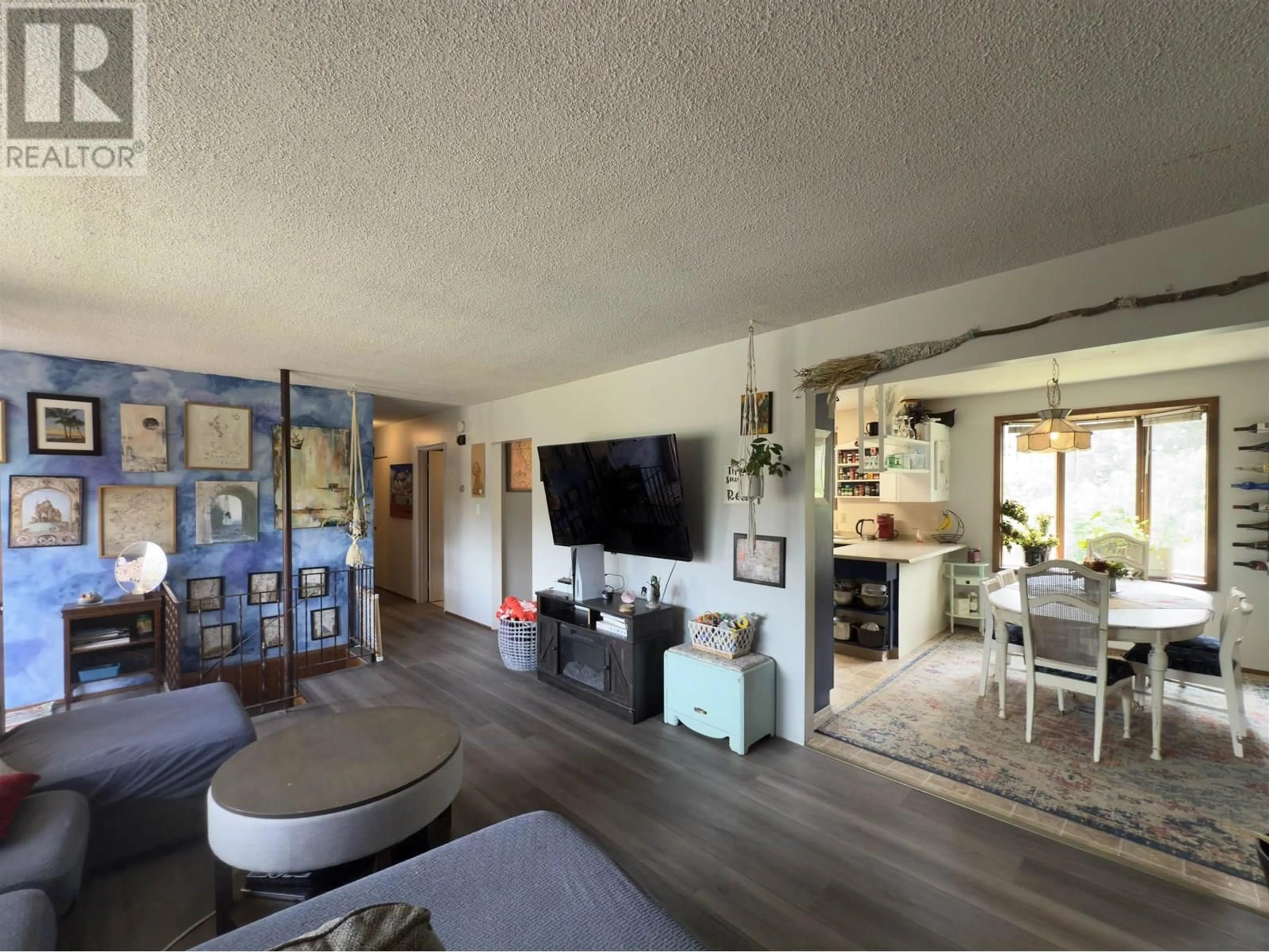 Living room with furniture, unknown for 2112 KINGLET ROAD, Williams Lake British Columbia V2G5G3