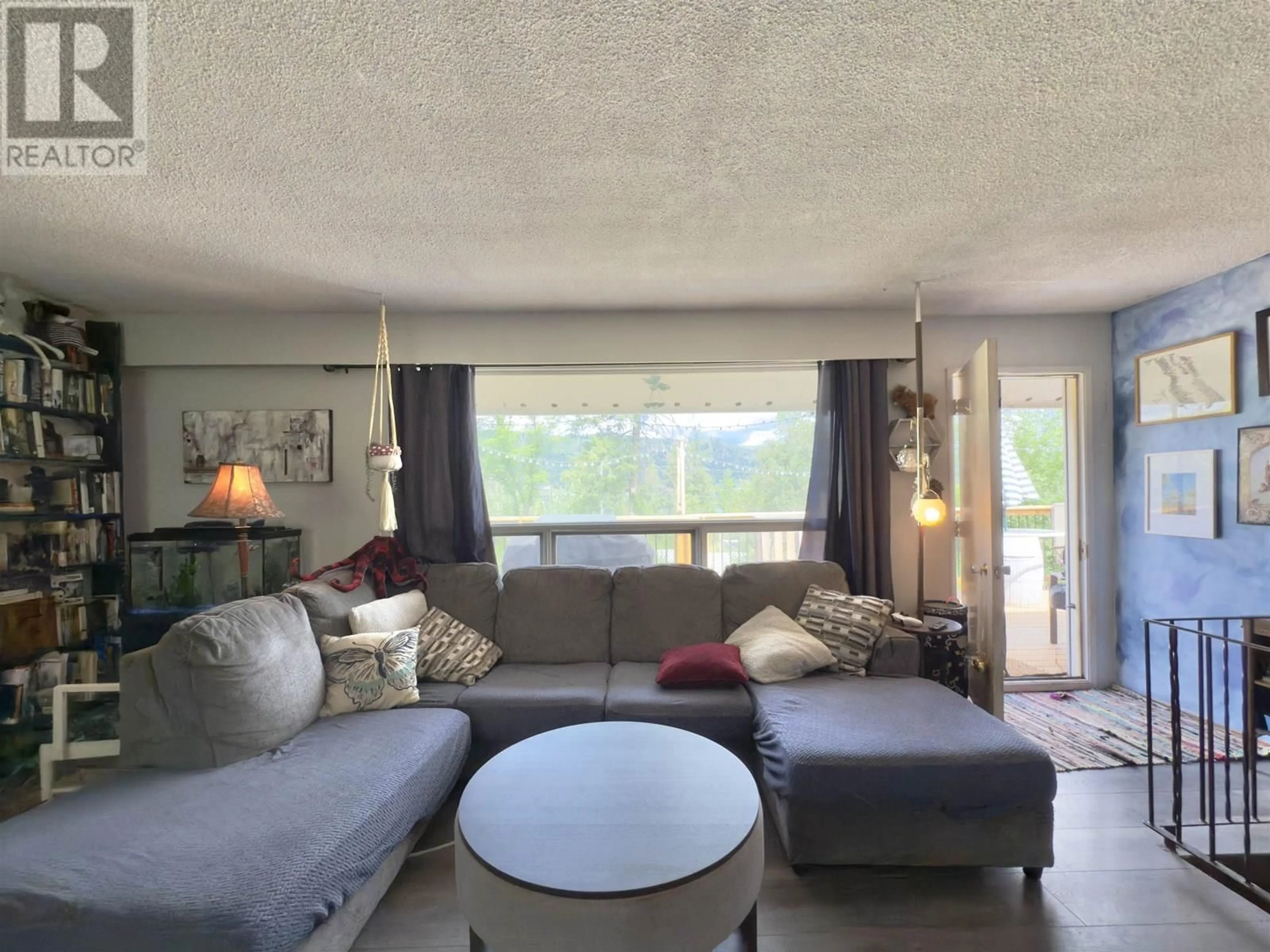 Living room with furniture, unknown for 2112 KINGLET ROAD, Williams Lake British Columbia V2G5G3