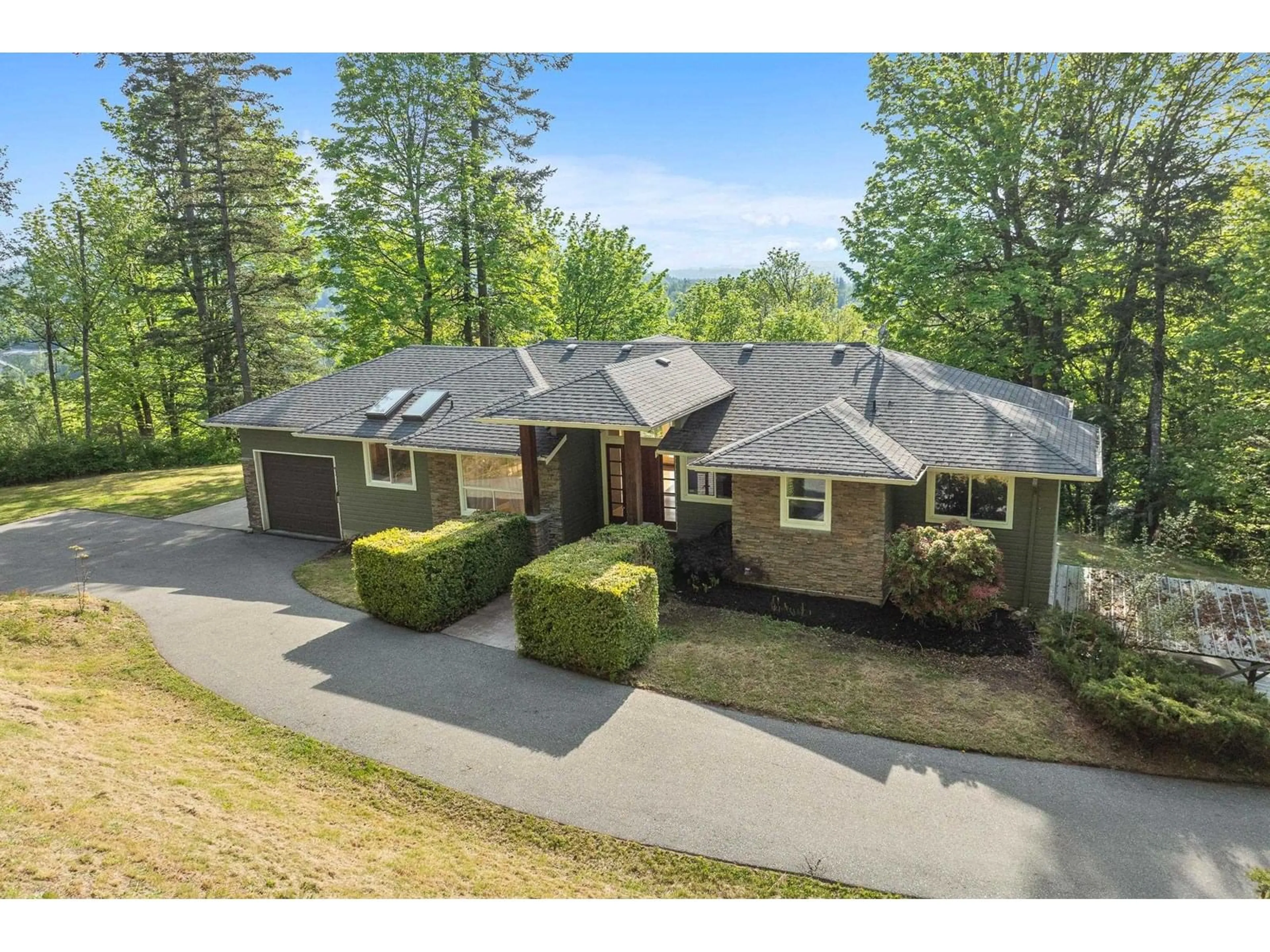 A pic from outside/outdoor area/front of a property/back of a property/a pic from drone, unknown for 4694 UDY, Abbotsford British Columbia V3L3A3