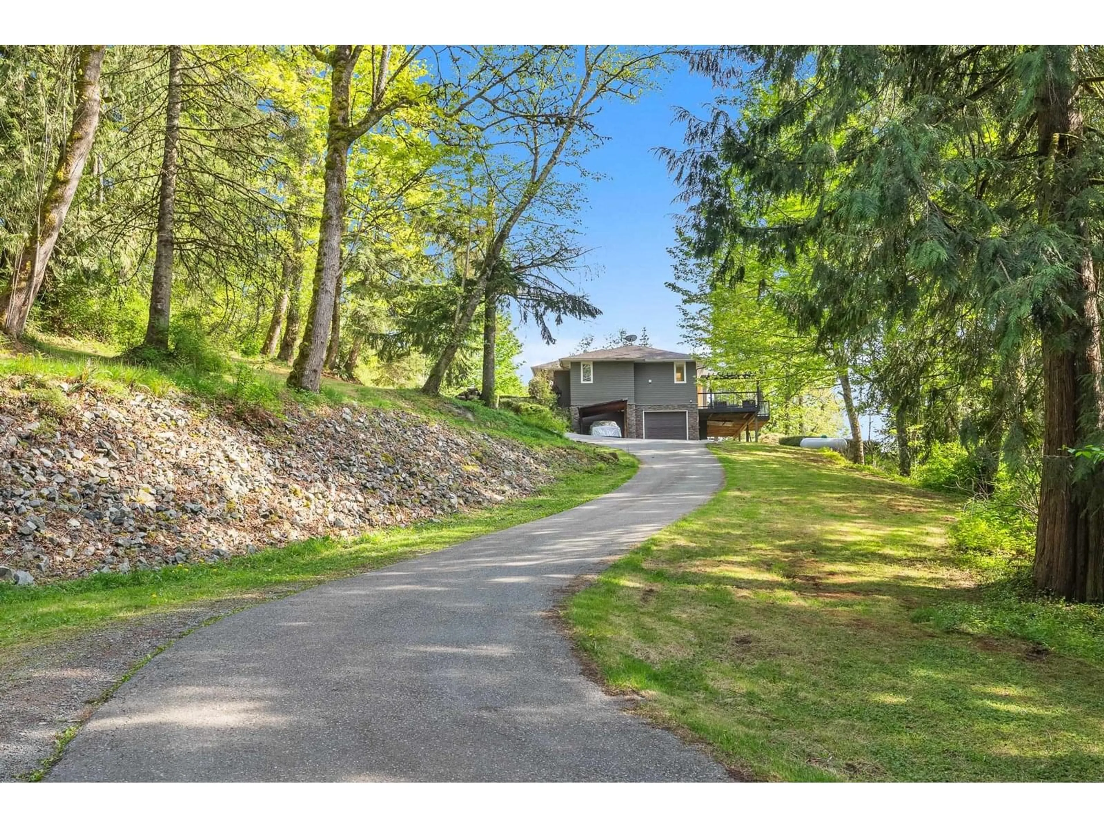 A pic from outside/outdoor area/front of a property/back of a property/a pic from drone, unknown for 4694 UDY, Abbotsford British Columbia V3L3A3