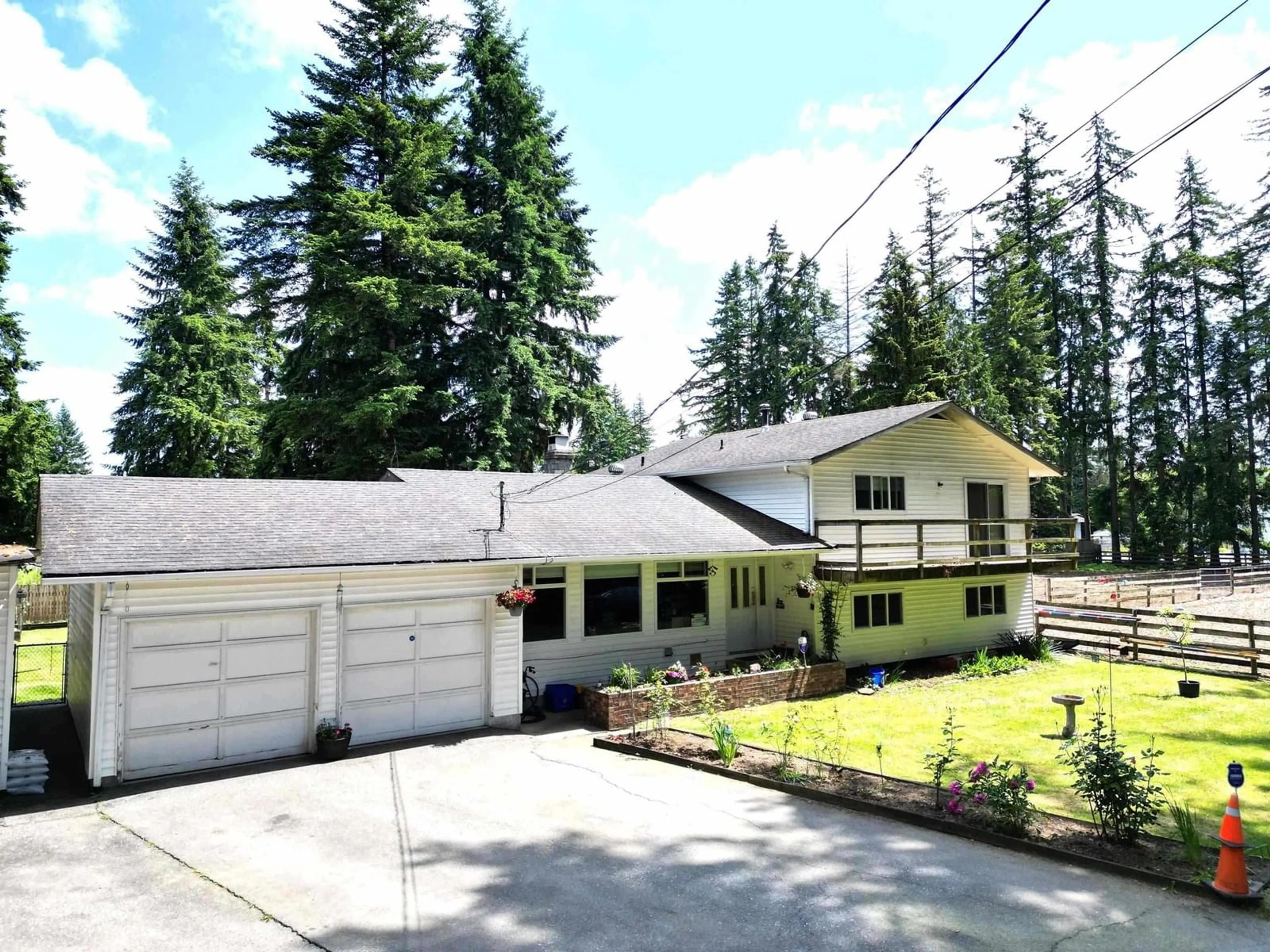 A pic from outside/outdoor area/front of a property/back of a property/a pic from drone, mountain view for 5638 248, Langley British Columbia V4W1B7
