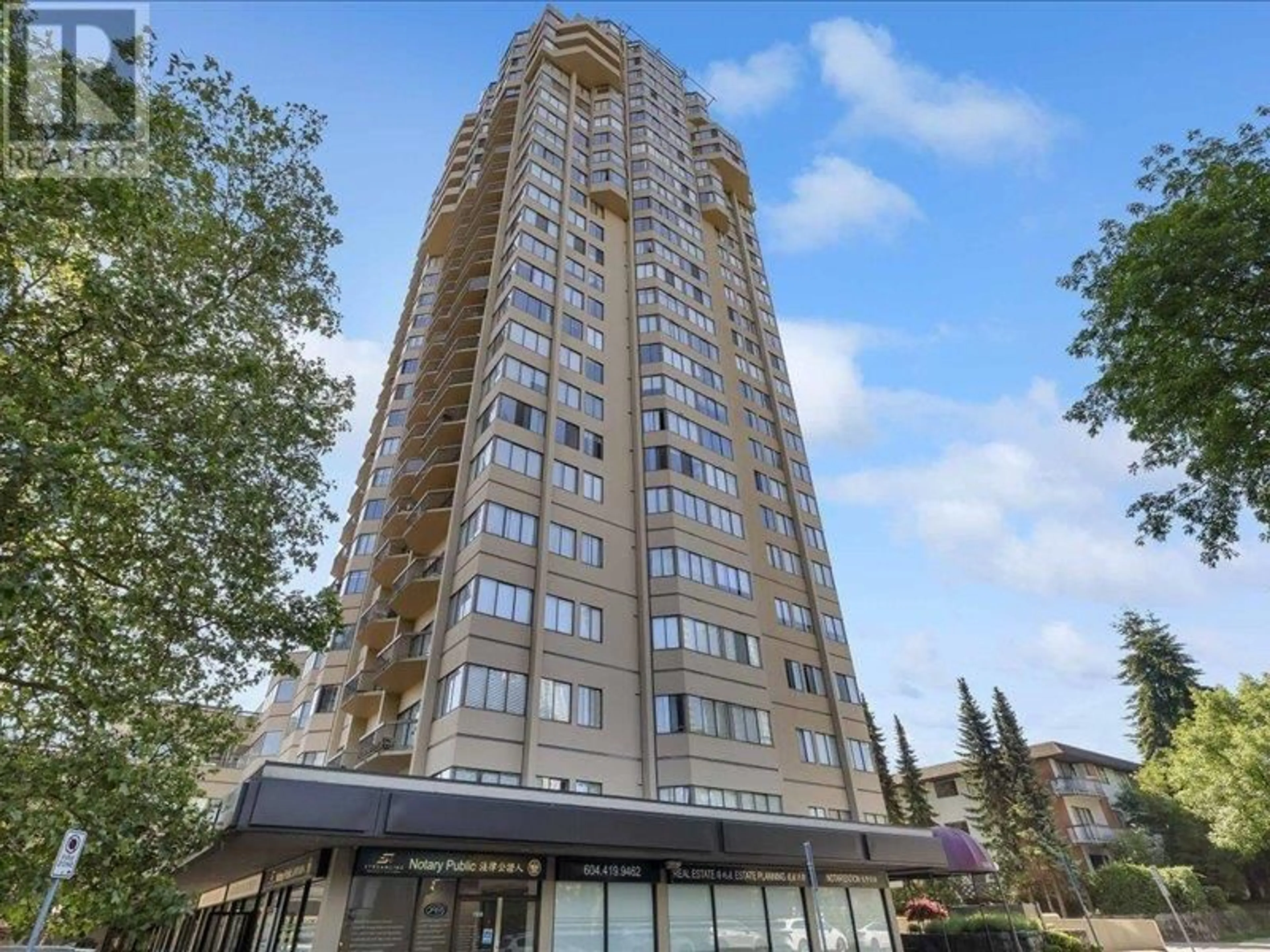 Indoor foyer for 201 - 6540 BURLINGTON AVENUE, Burnaby British Columbia V5H4G3