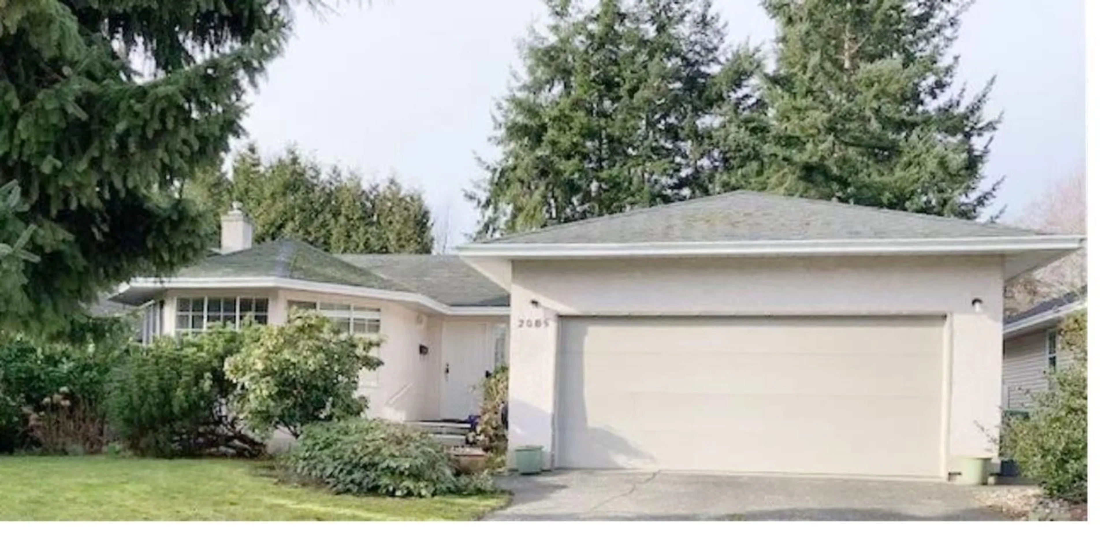 Home with vinyl exterior material, street for 2085 153, Surrey British Columbia V4A8M8