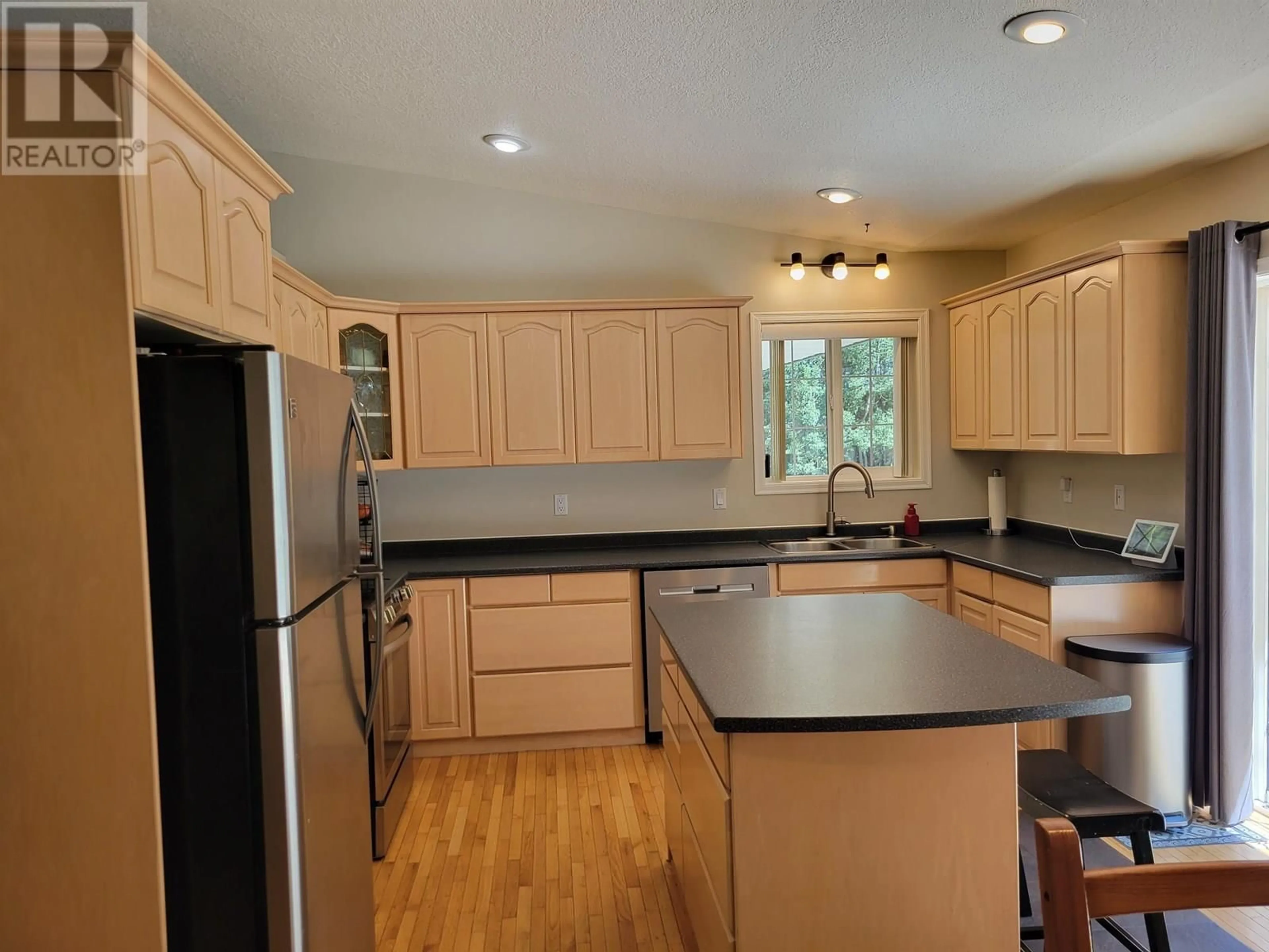Open concept kitchen, unknown for 981 MCDONALD ROAD, Vanderhoof British Columbia V0J3A1