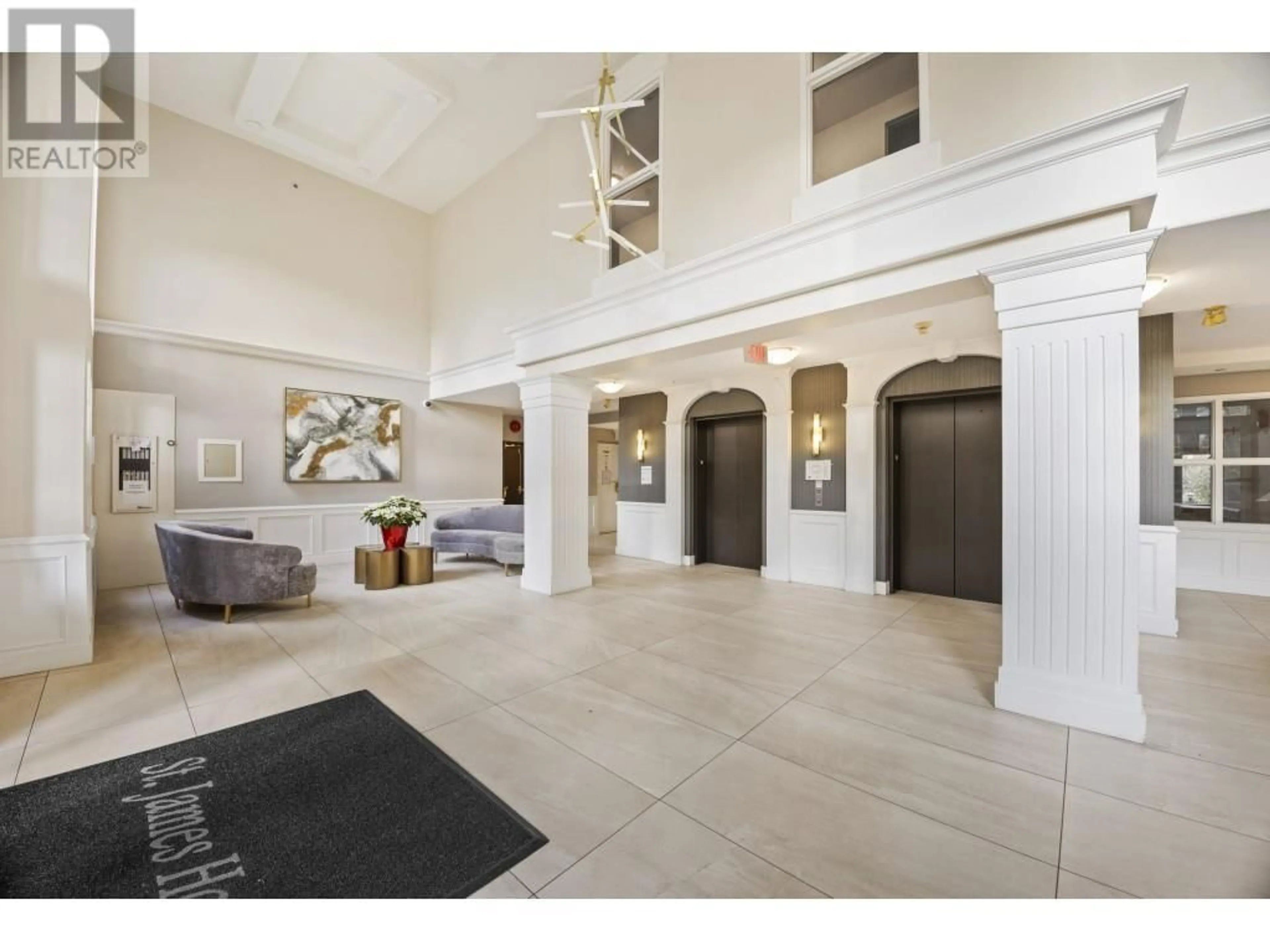 Indoor foyer for 427 - 5835 HAMPTON PLACE, Vancouver British Columbia V6T2G2