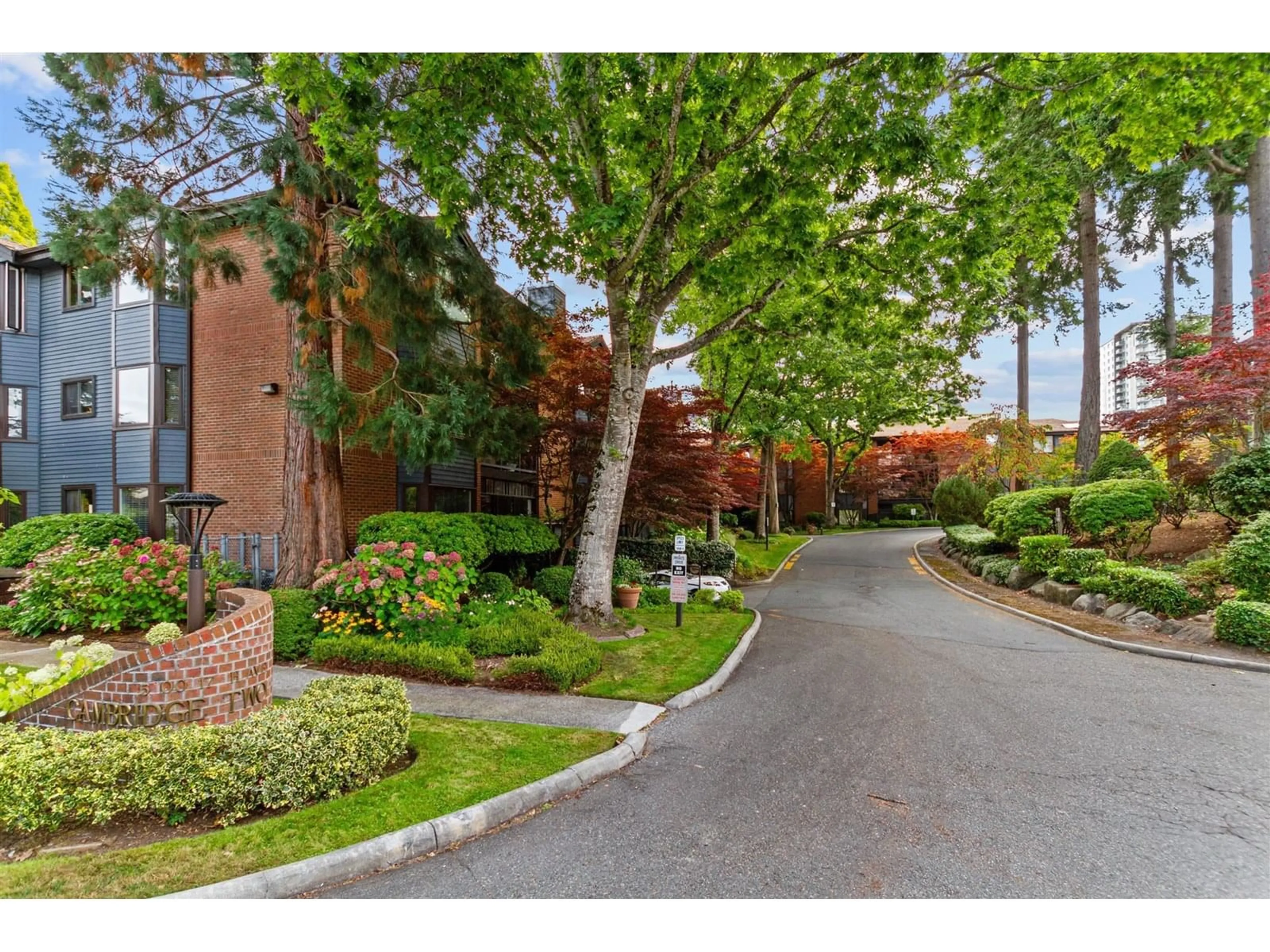 Indoor foyer for 314 - 15300 17, Surrey British Columbia V4A8Y6
