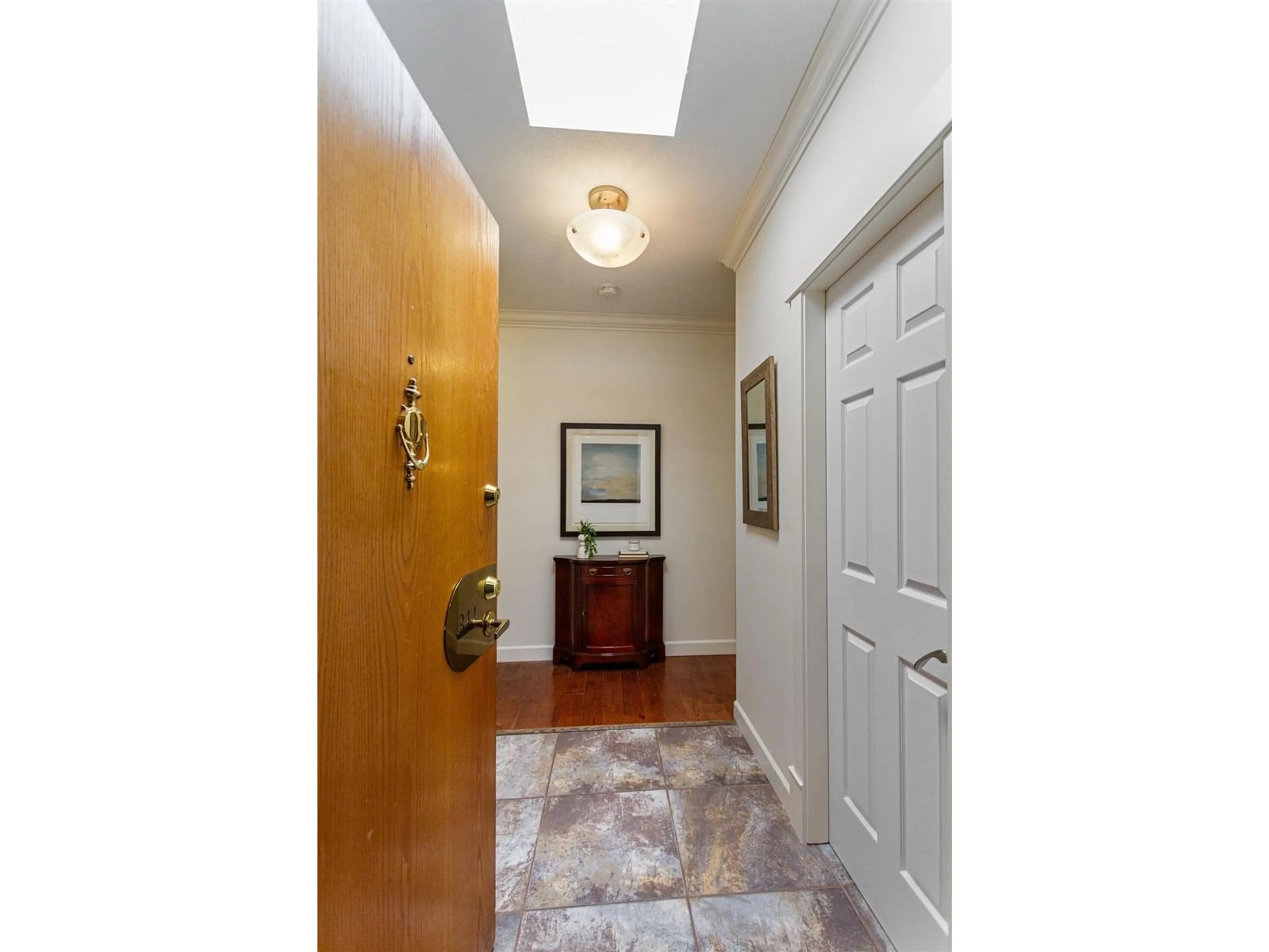 Indoor entryway for 314 - 15300 17, Surrey British Columbia V4A8Y6