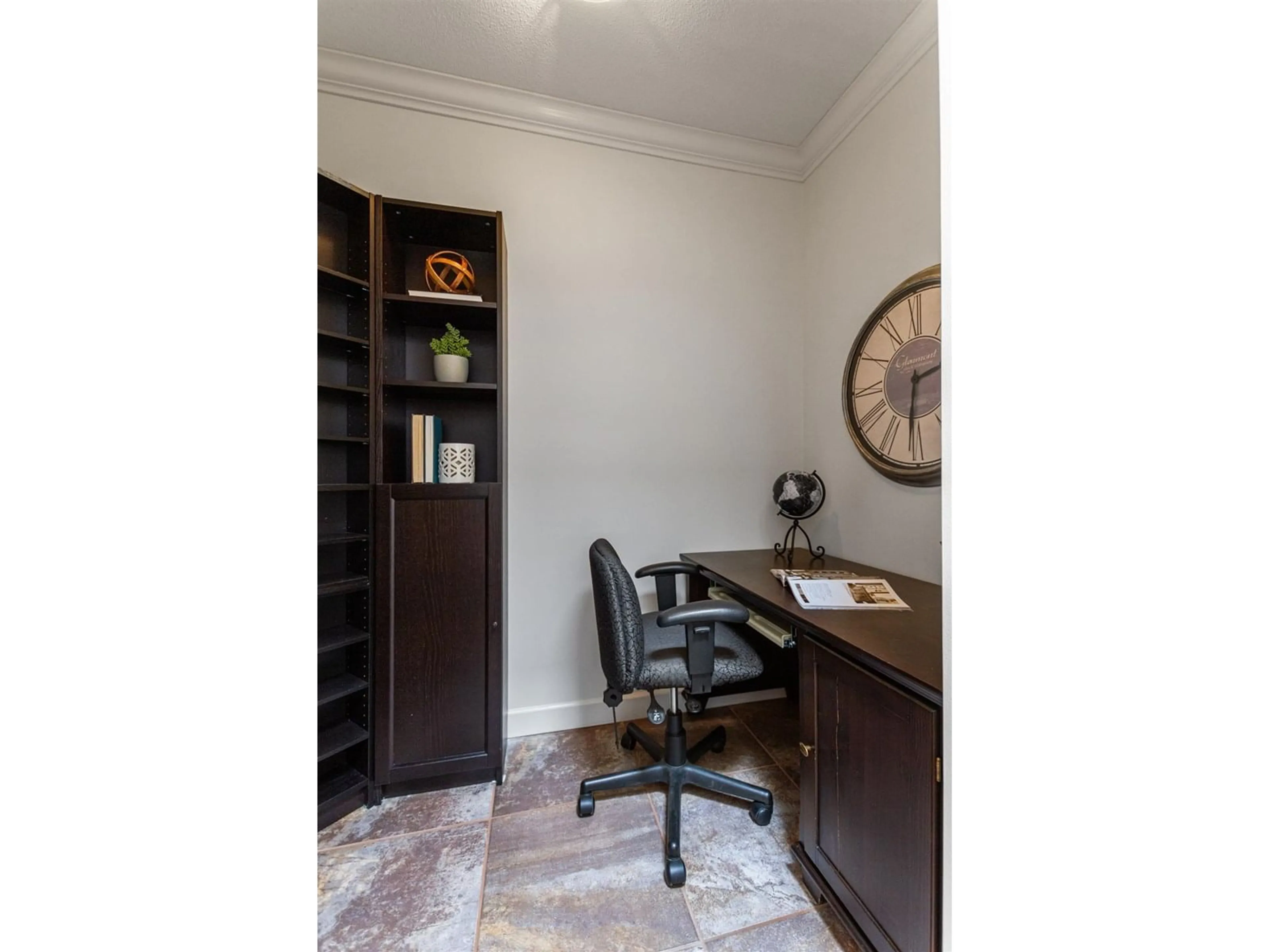 A pic of a room for 314 - 15300 17, Surrey British Columbia V4A8Y6