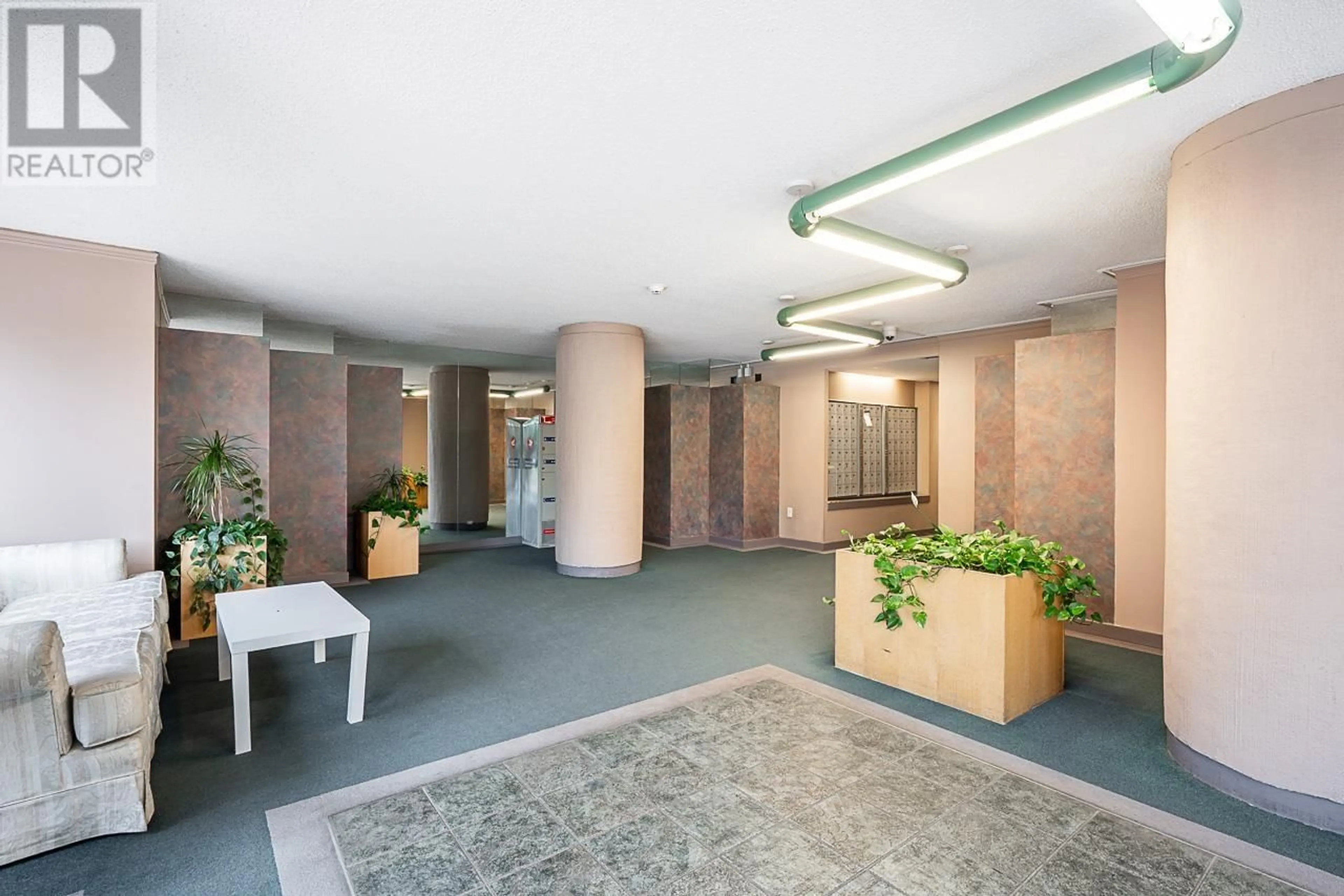 Indoor foyer for 805 - 1026 QUEENS AVENUE, New Westminster British Columbia V3M6B2