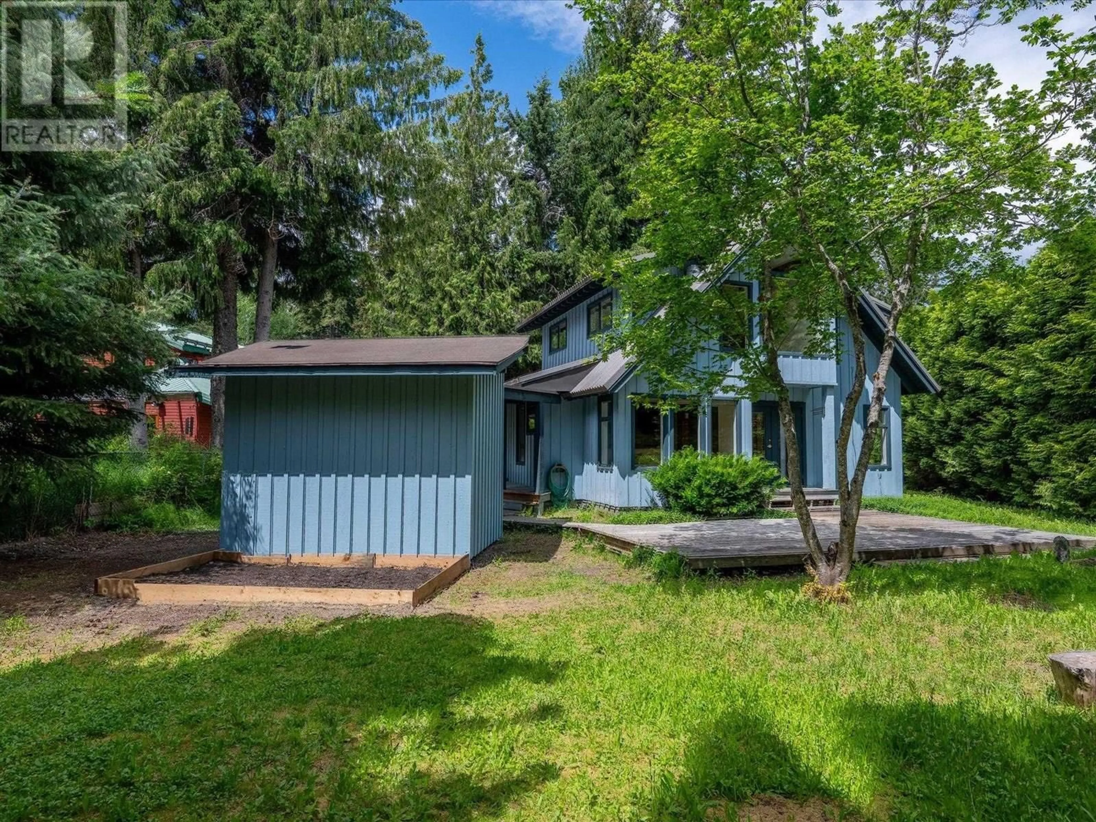 A pic from outside/outdoor area/front of a property/back of a property/a pic from drone, street for 6400 EASY STREET, Whistler British Columbia V8E0C5