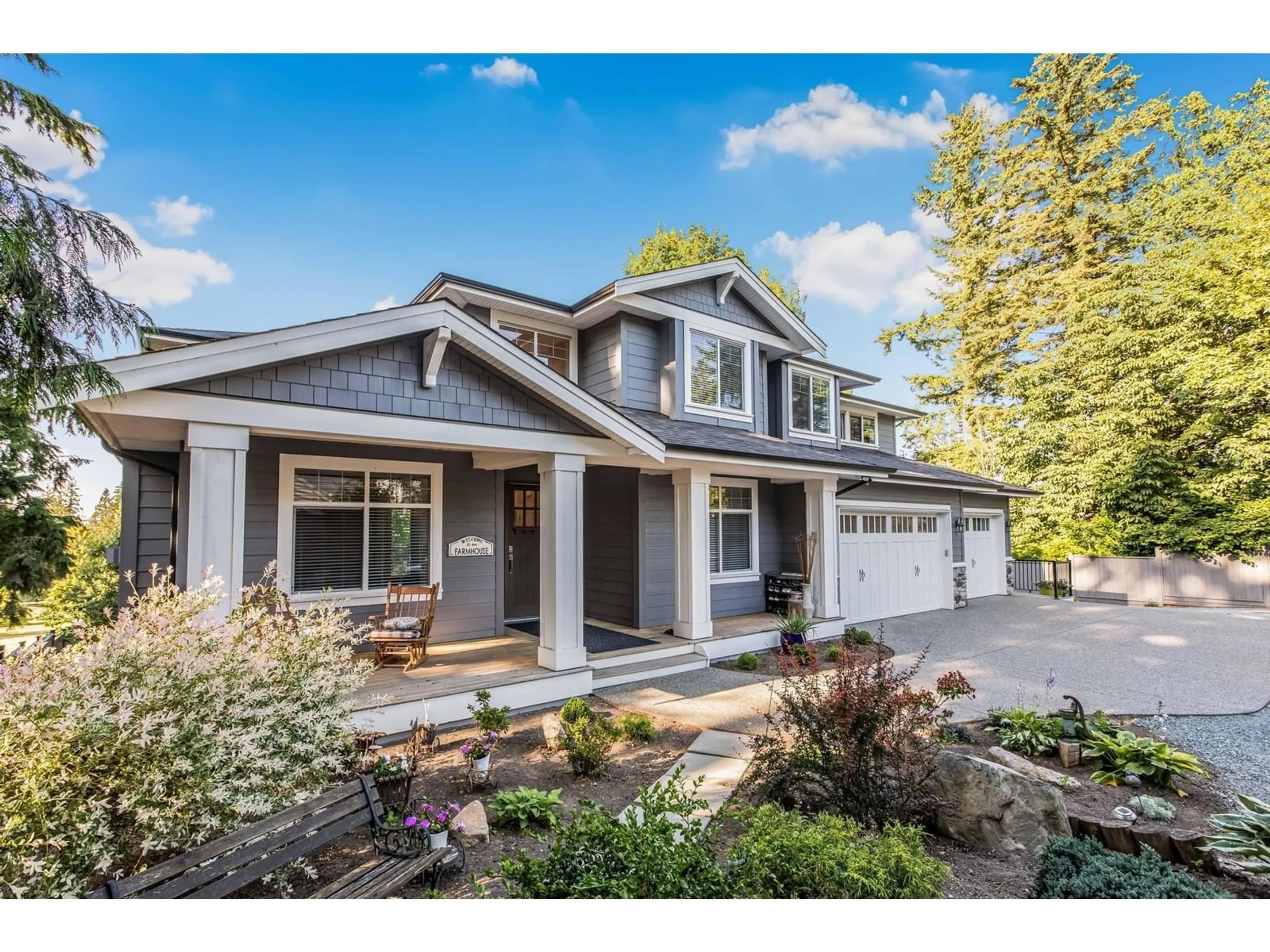 Home with vinyl exterior material, street for 24925 40, Langley British Columbia V4W1X2