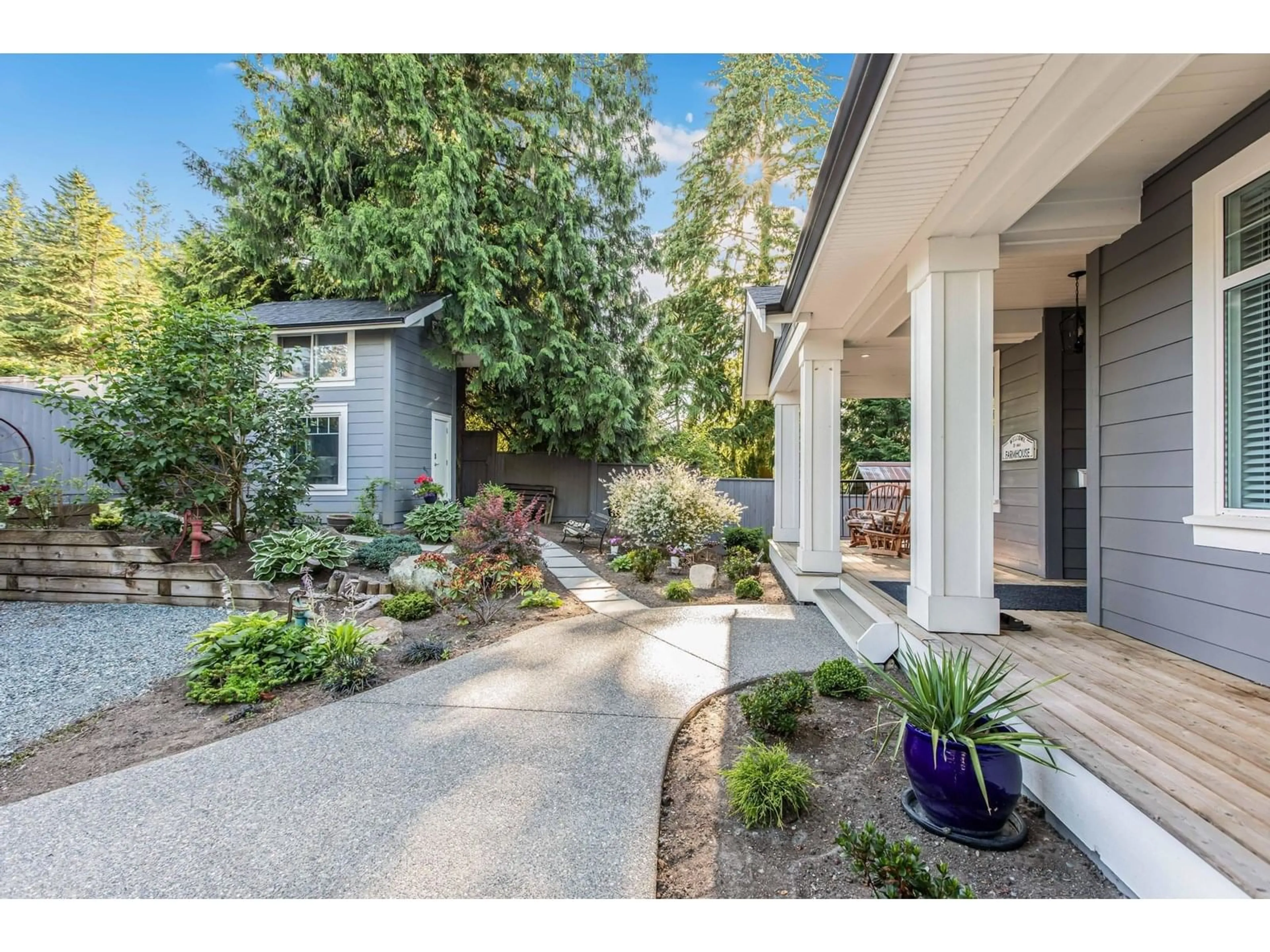 Indoor entryway for 24925 40, Langley British Columbia V4W1X2