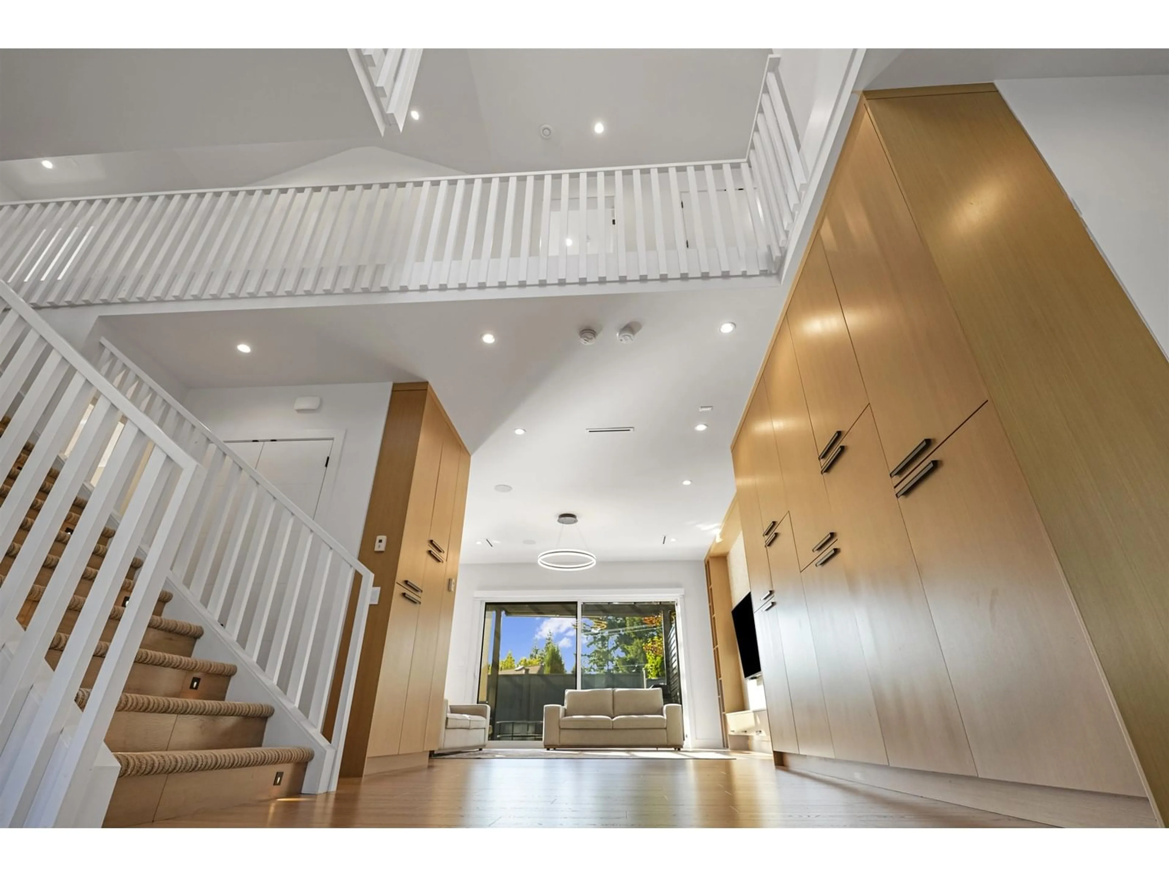 Indoor foyer for 5971 133, Surrey British Columbia V3X2N6