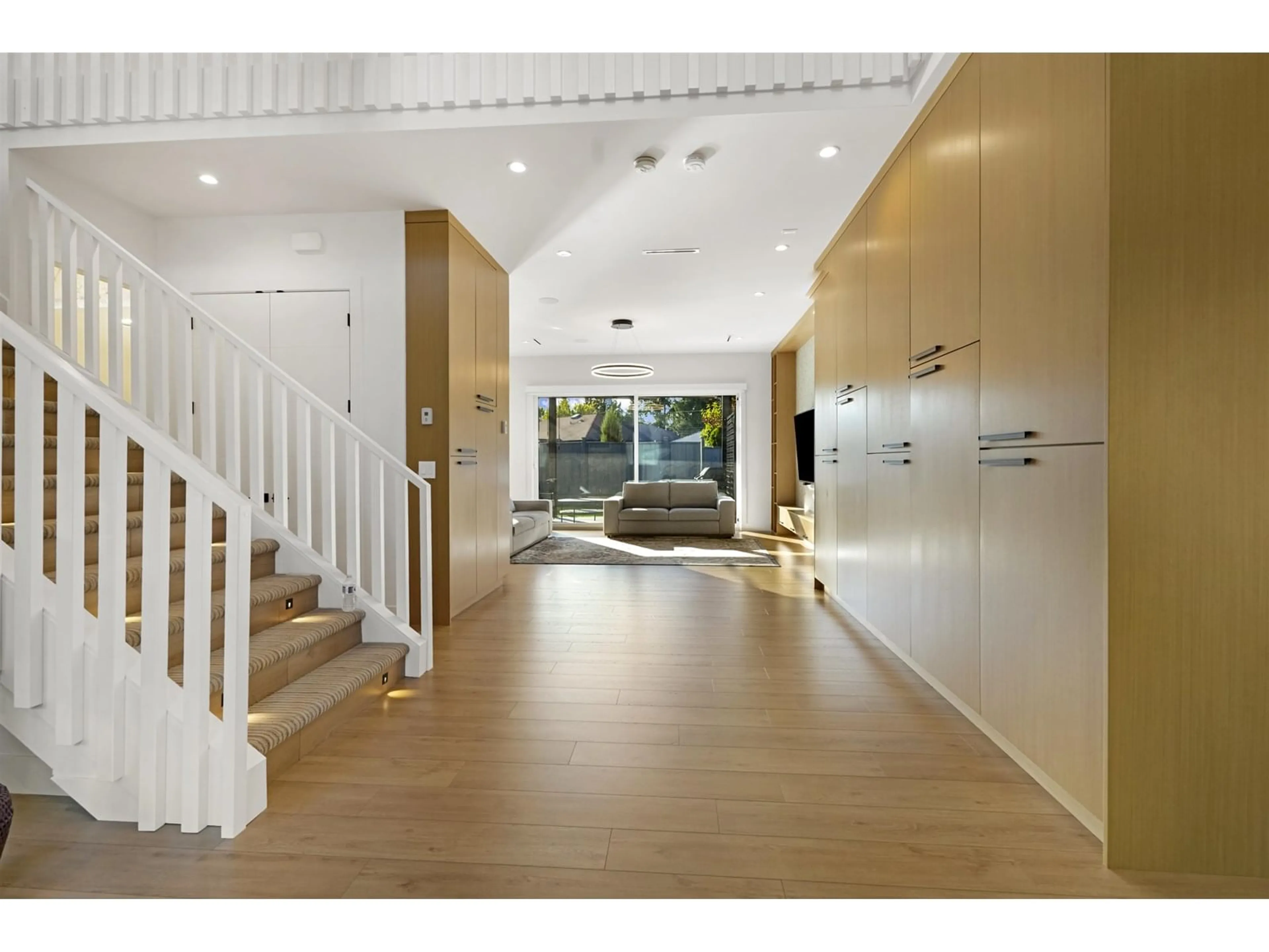Indoor foyer for 5971 133, Surrey British Columbia V3X2N6