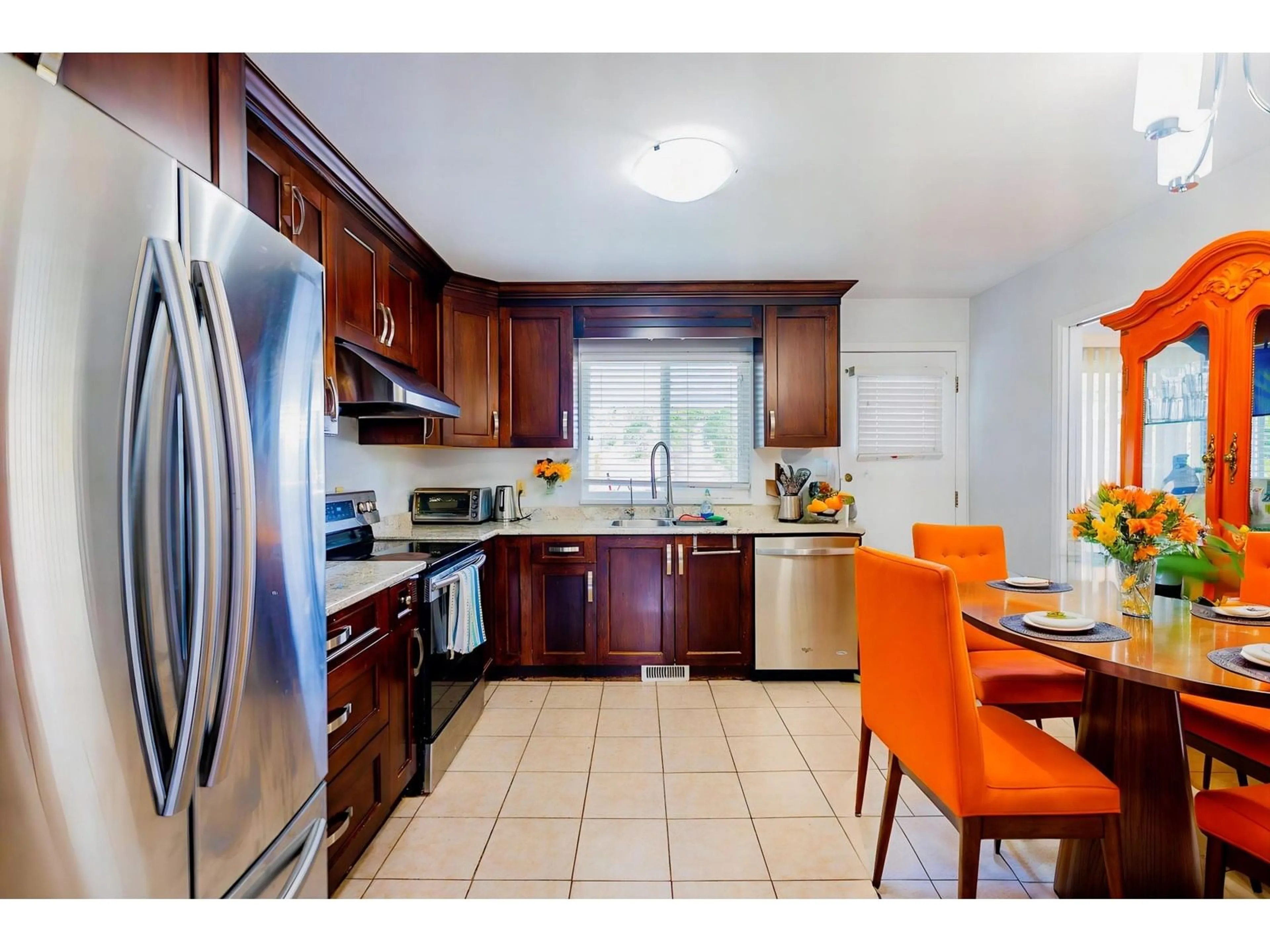 Standard kitchen, ceramic/tile floor for 9462 159A, Surrey British Columbia V4N2L9