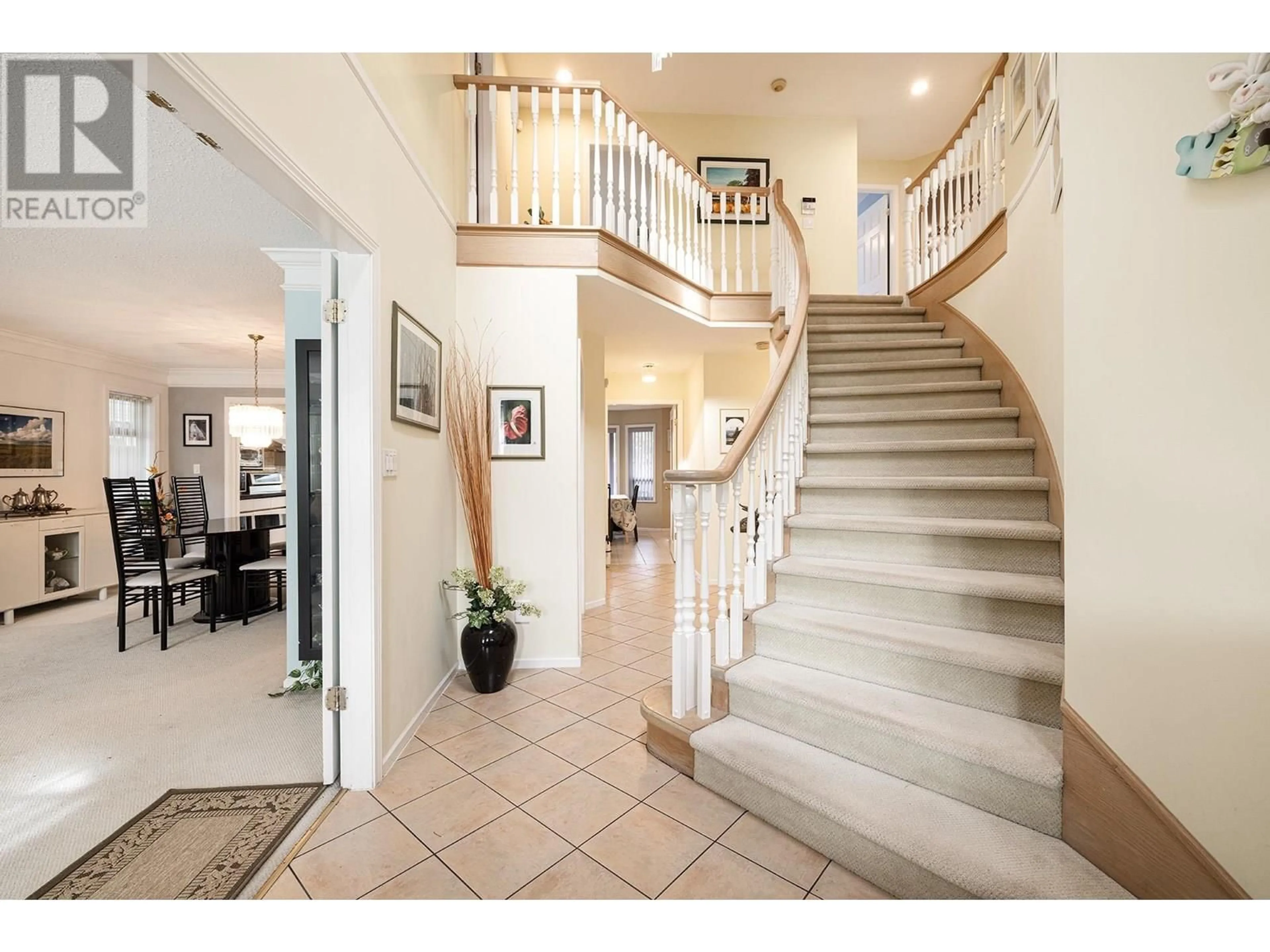 Indoor foyer for 3880 STOLBERG STREET, Richmond British Columbia V6X3N6