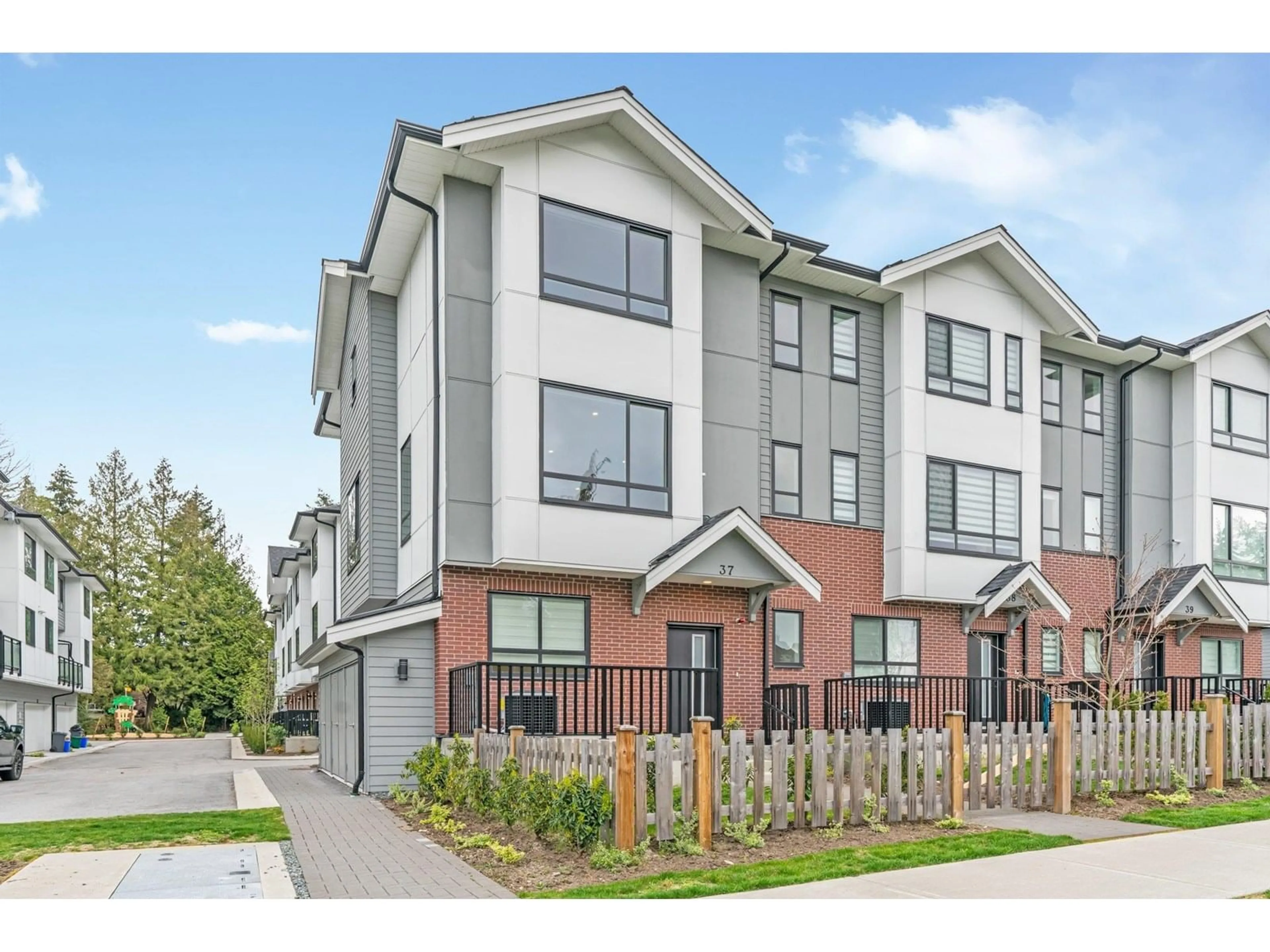 Unknown for 37 - 12635 63, Surrey British Columbia V3X1T9