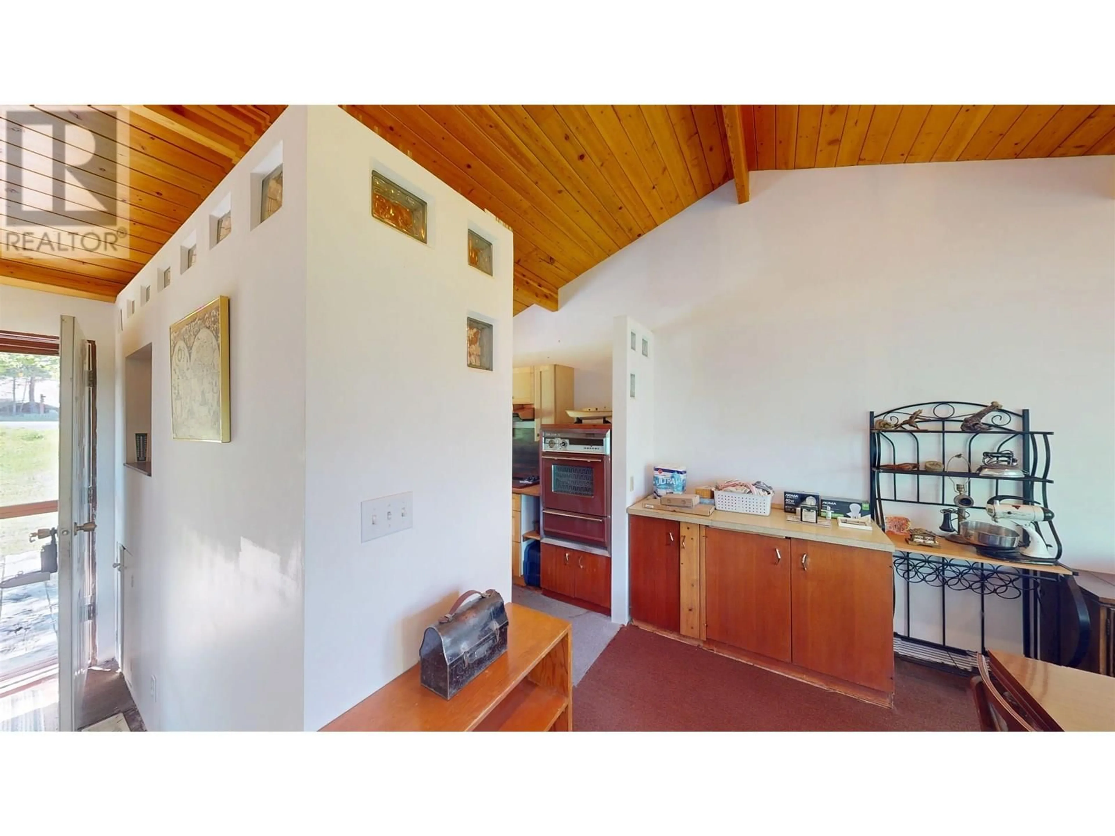 Standard kitchen, unknown for 5267 MACKAY CRESCENT, 108 Mile Ranch British Columbia V0K2Z0