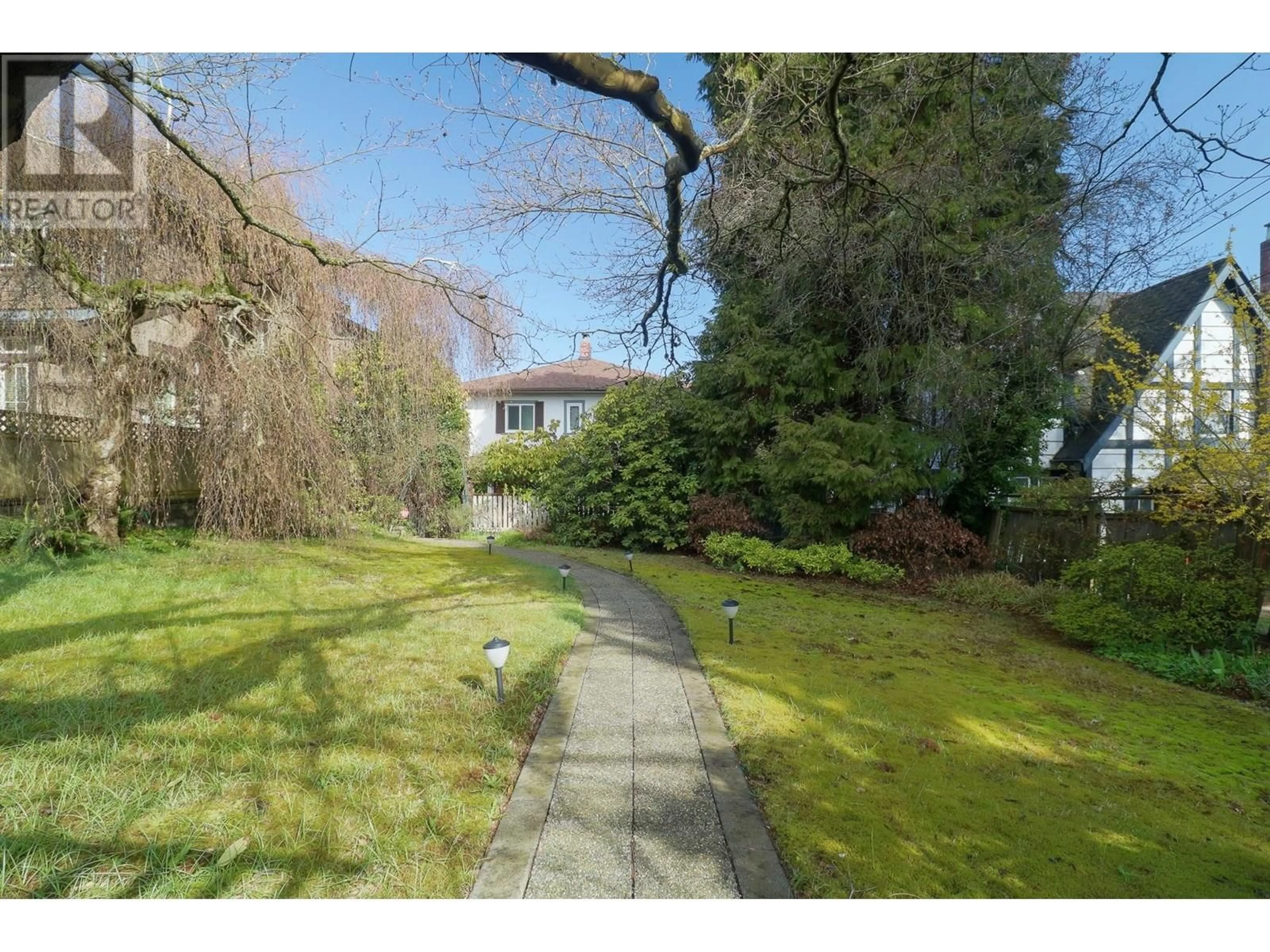 A pic from outside/outdoor area/front of a property/back of a property/a pic from drone, water/lake/river/ocean view for 4557 4TH AVENUE, Vancouver British Columbia V6R1R4