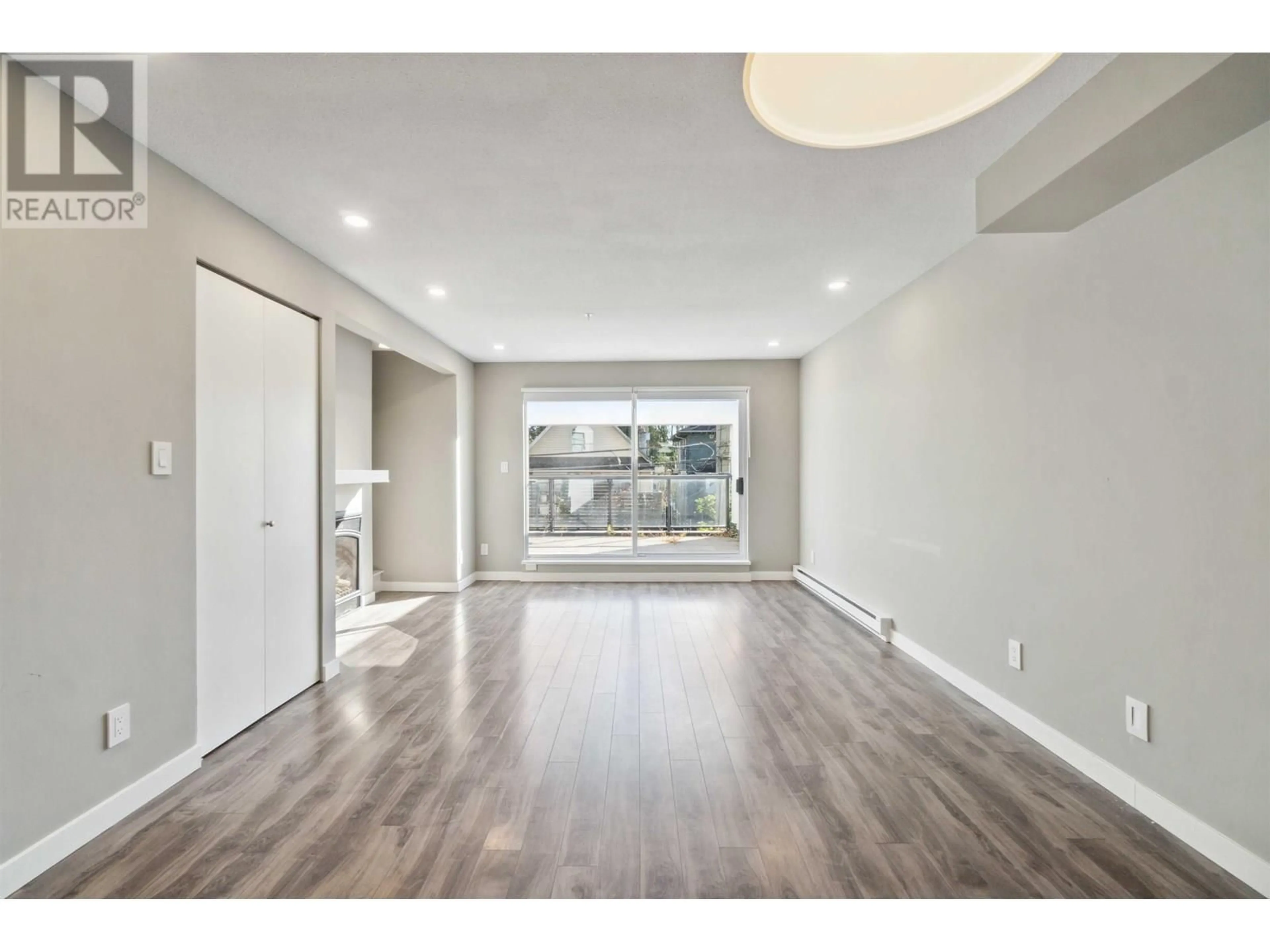Unknown for 12 - 2880 4TH AVENUE, Vancouver British Columbia V6K1R2