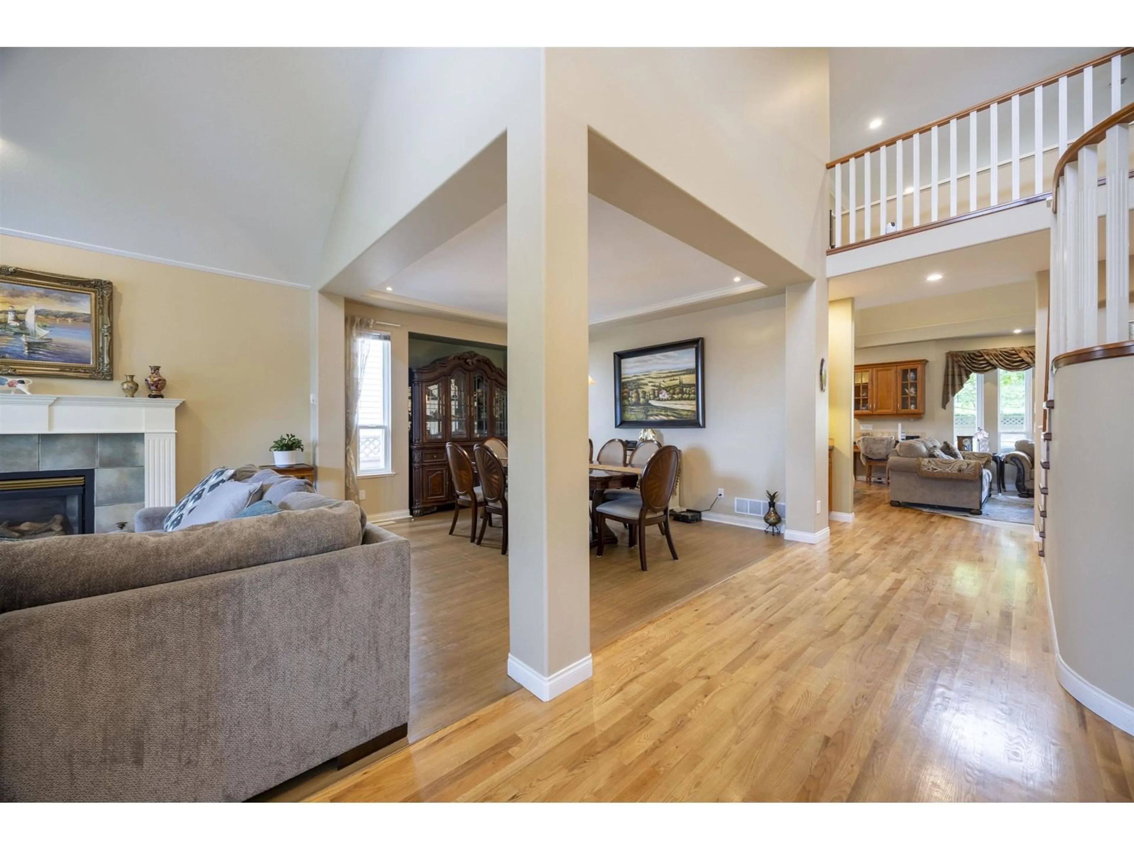 Indoor foyer for 21048 86A, Langley British Columbia V1M2L5