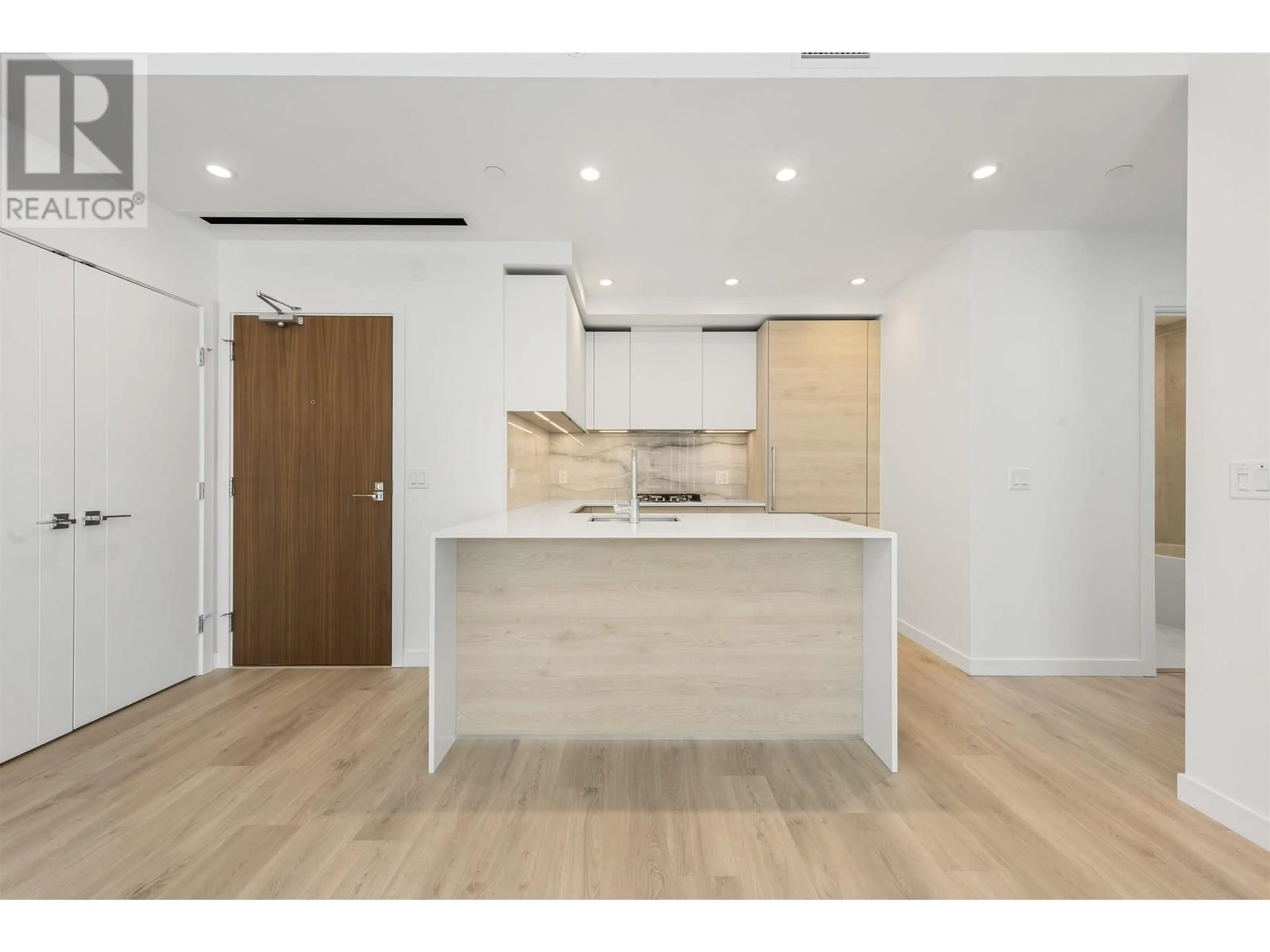 Open concept kitchen, wood/laminate floor for 660 QUAYSIDE DRIVE, New Westminster British Columbia V3M0P1