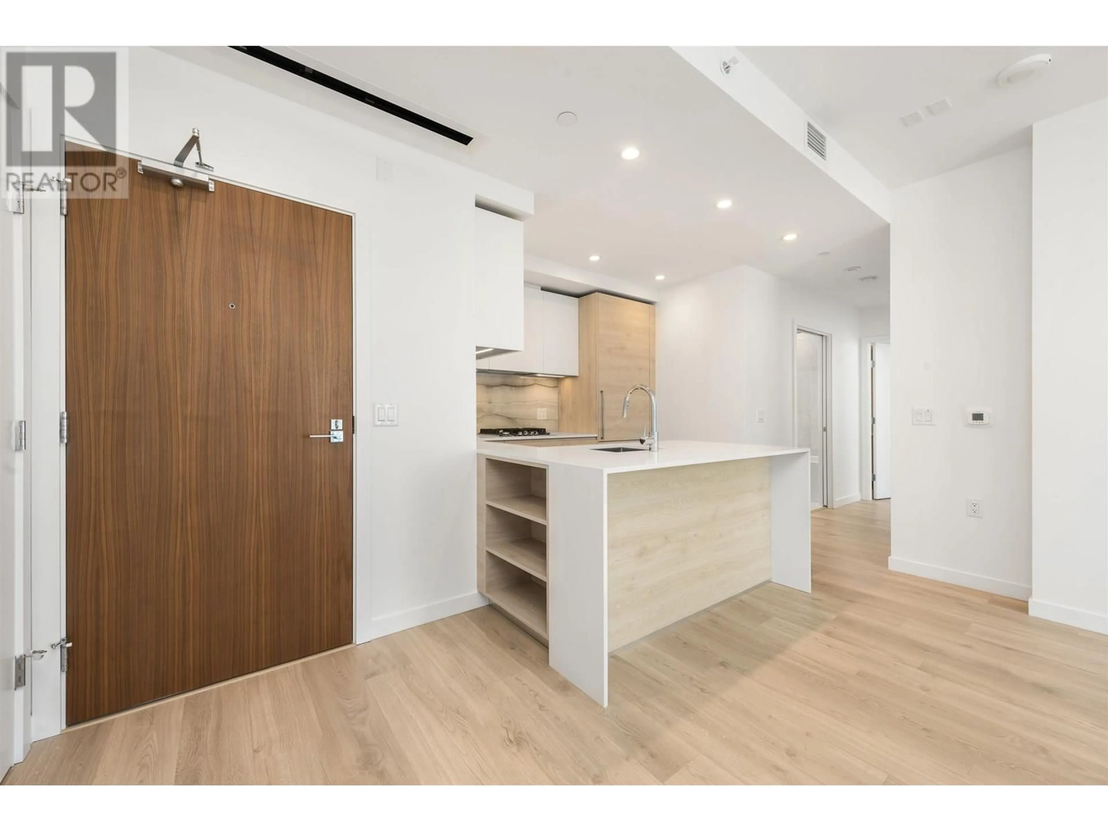 Open concept kitchen, wood/laminate floor for 660 QUAYSIDE DRIVE, New Westminster British Columbia V3M0P1