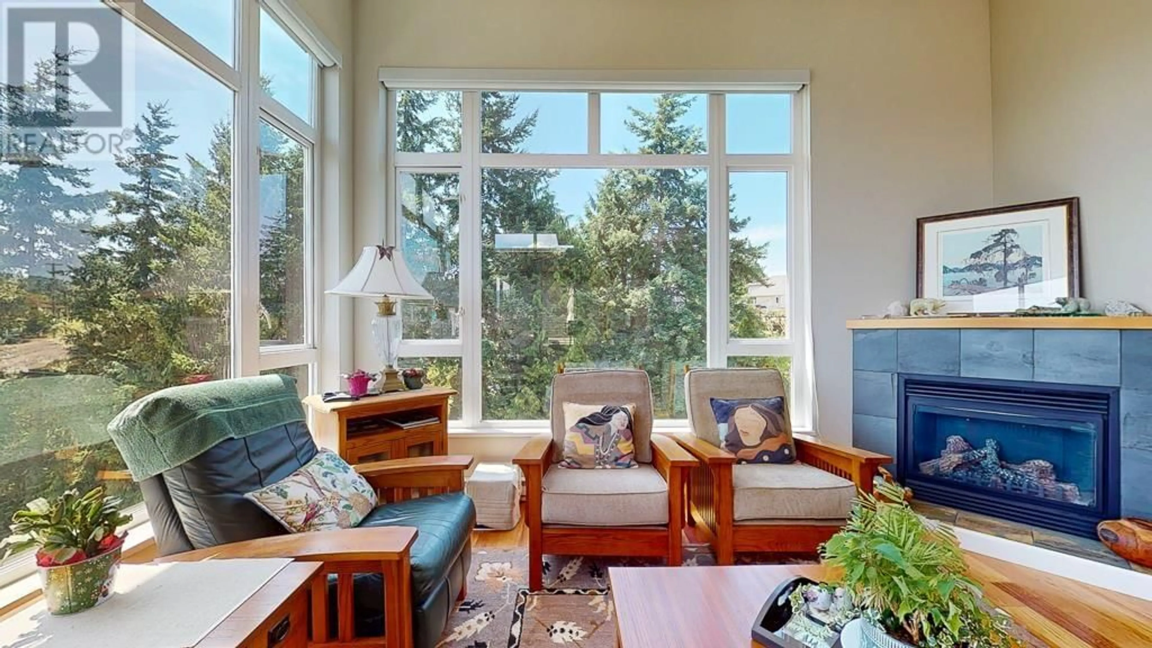 Living room with furniture, ceramic/tile floor for 11 - 5780 TRAIL AVENUE, Sechelt British Columbia V7Z0K5