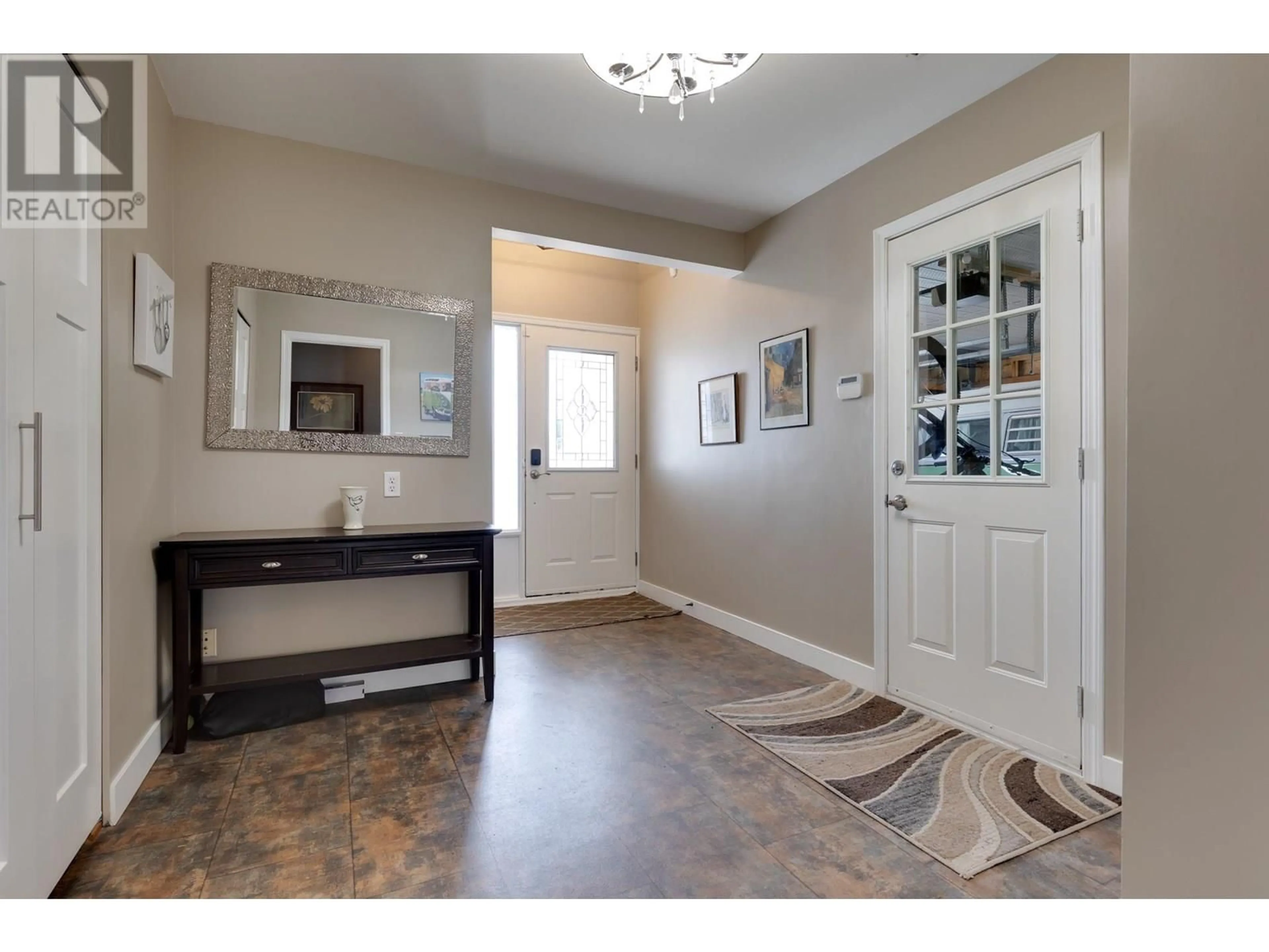 Indoor entryway for 1561 PAXTON PLACE, Prince George British Columbia V2L5K3