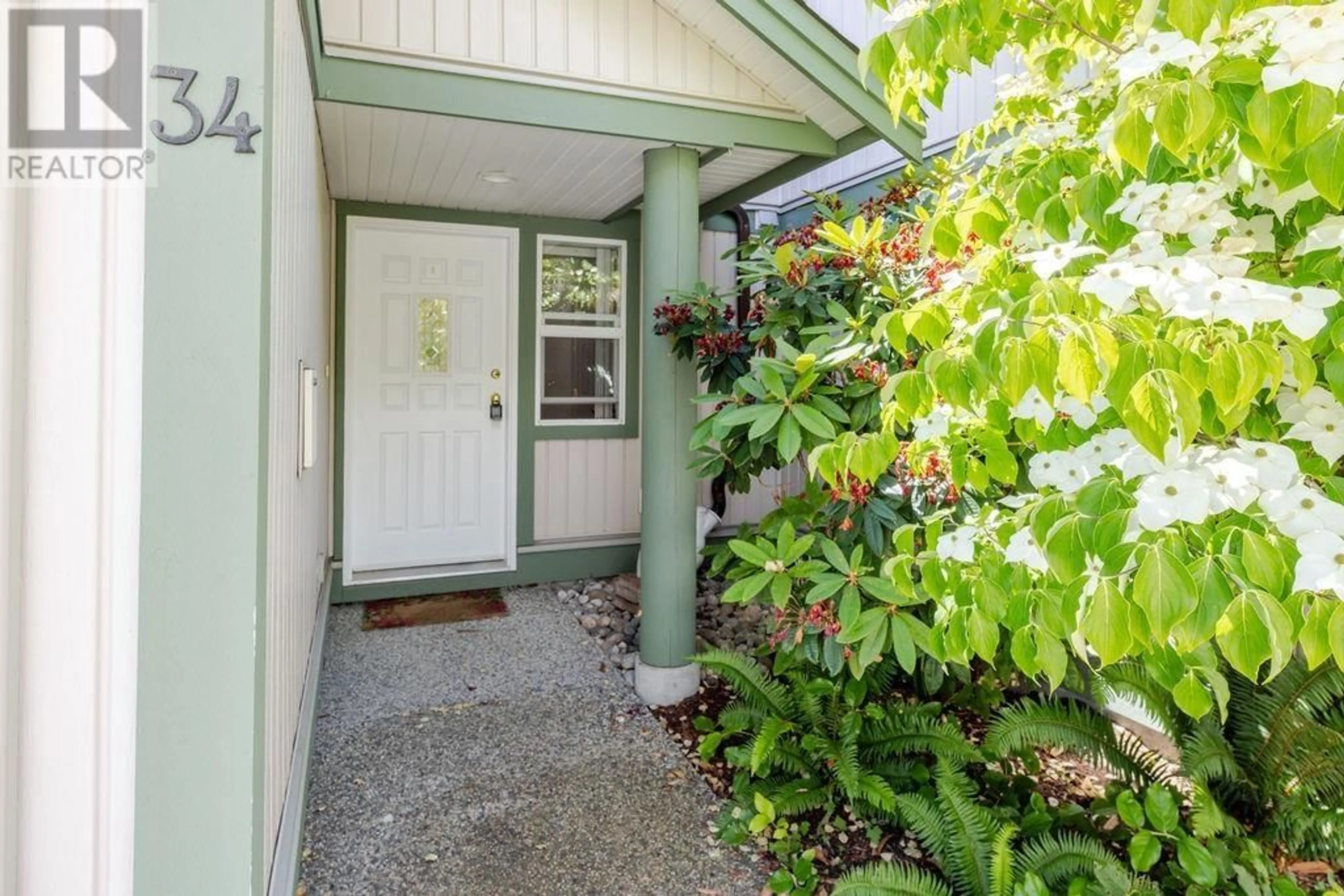 Indoor entryway for 34 - 735 PARK ROAD, Gibsons British Columbia V0N1V7
