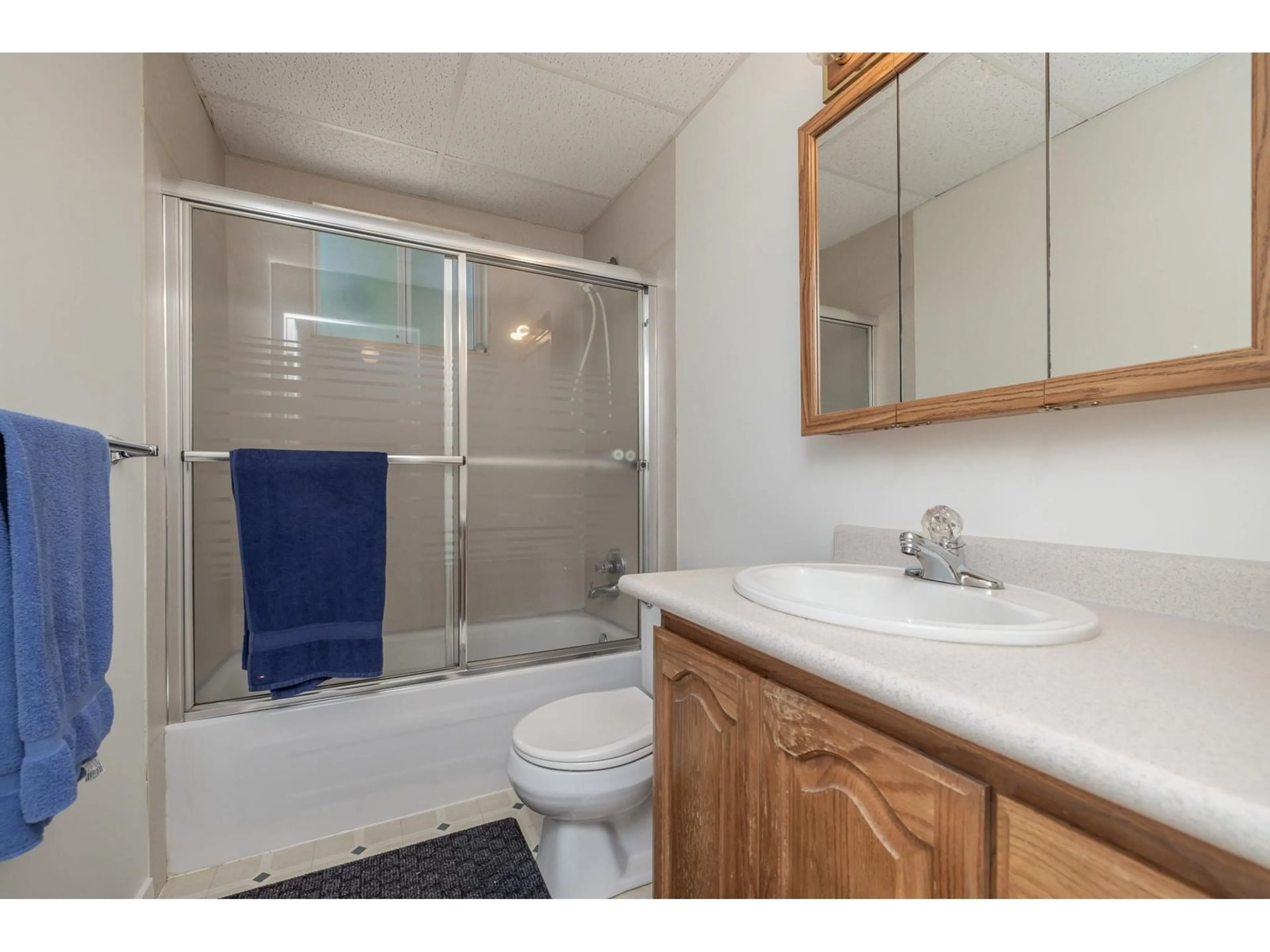 Standard bathroom, ceramic/tile floor for 7 - 29605 MCTAVISH, Abbotsford British Columbia V4X2G2