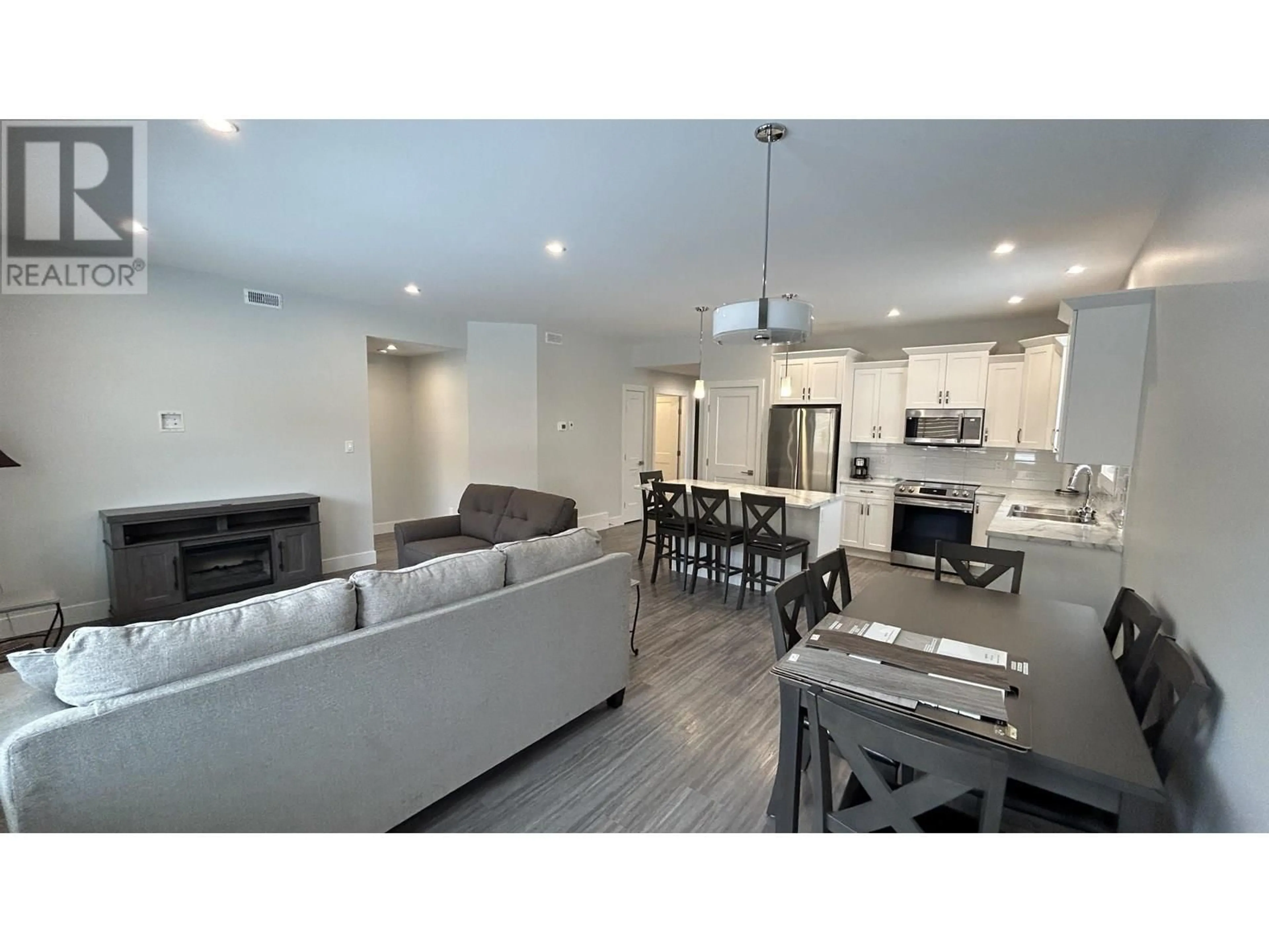 Open concept kitchen, unknown for 11 - 105 FOREST RIDGE ROAD, 100 Mile House British Columbia V0K2E0