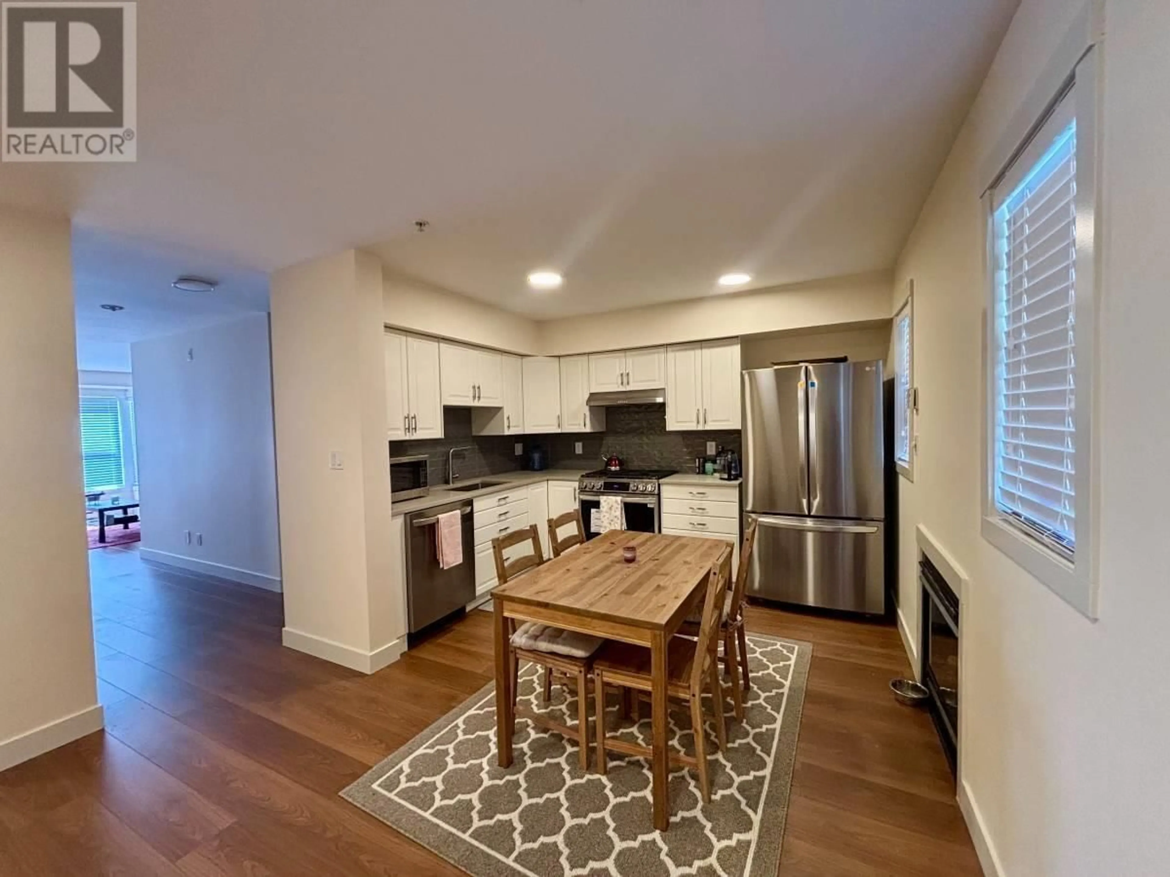 Open concept kitchen, wood/laminate floor for 17 - 1204 MAIN STREET, Squamish British Columbia V8B0S3