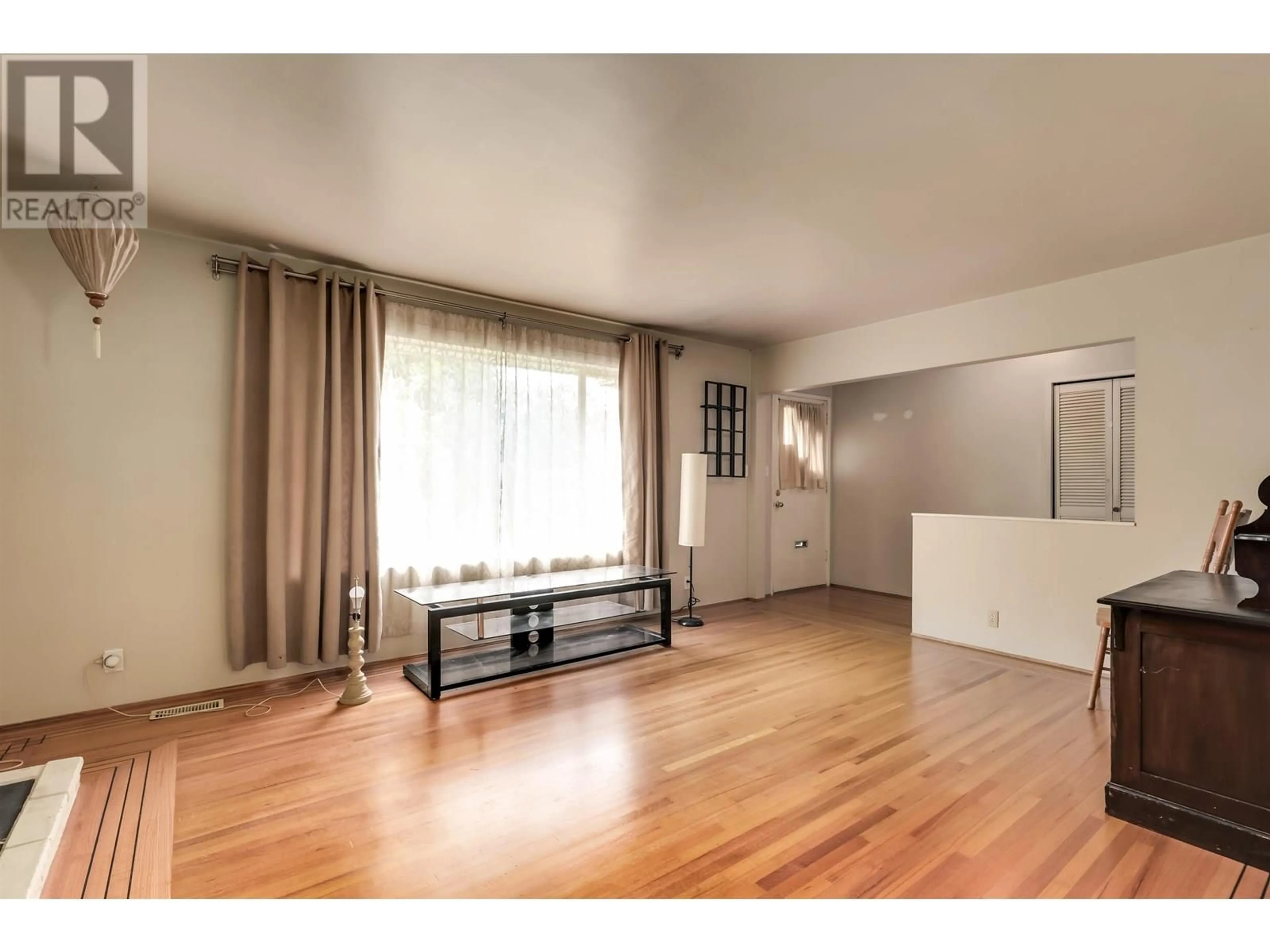 A pic of a room for 1118 CLOVERLEY STREET, North Vancouver British Columbia V7L1N6