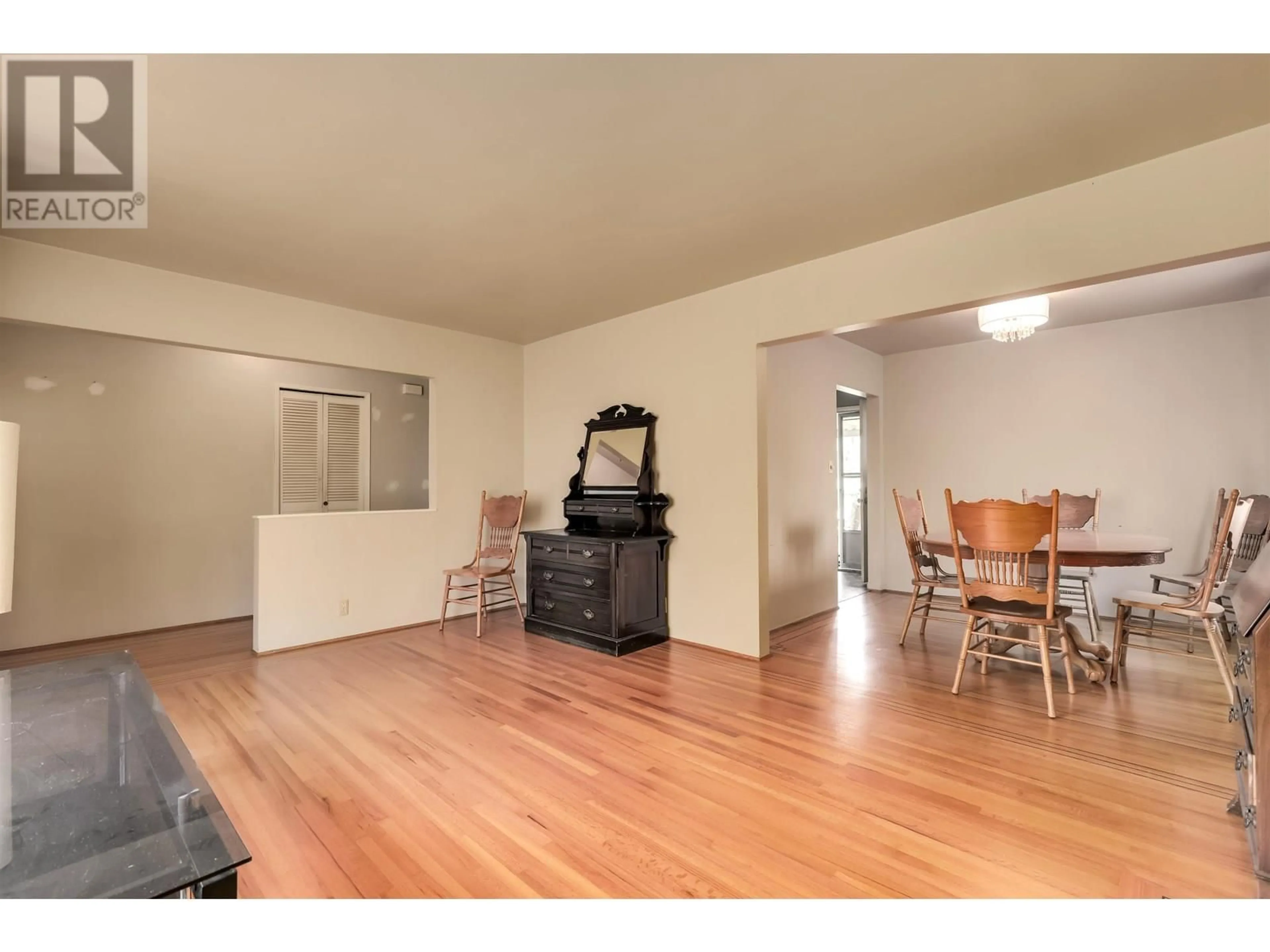 A pic of a room for 1118 CLOVERLEY STREET, North Vancouver British Columbia V7L1N6