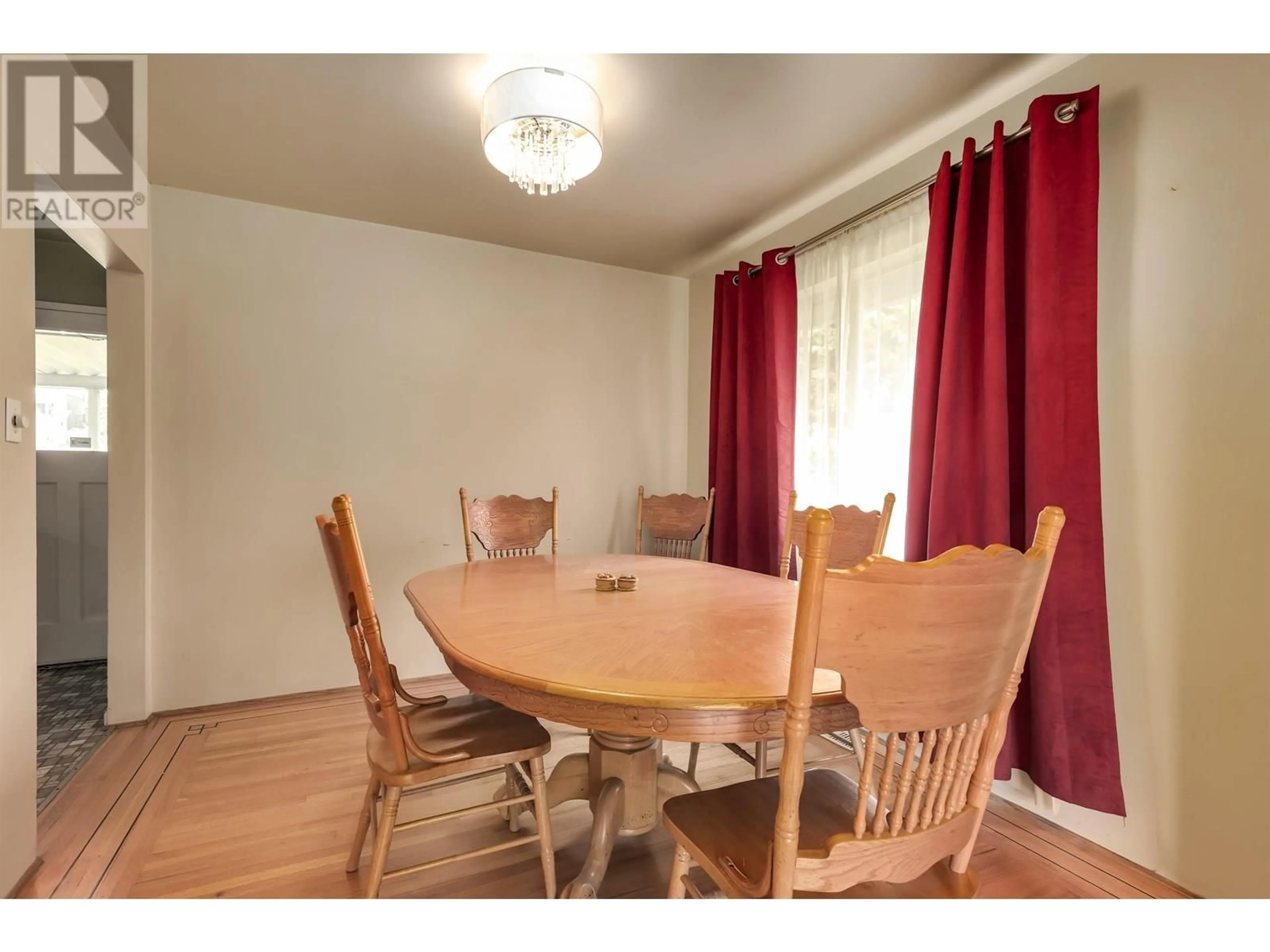 Dining room, wood/laminate floor for 1118 CLOVERLEY STREET, North Vancouver British Columbia V7L1N6