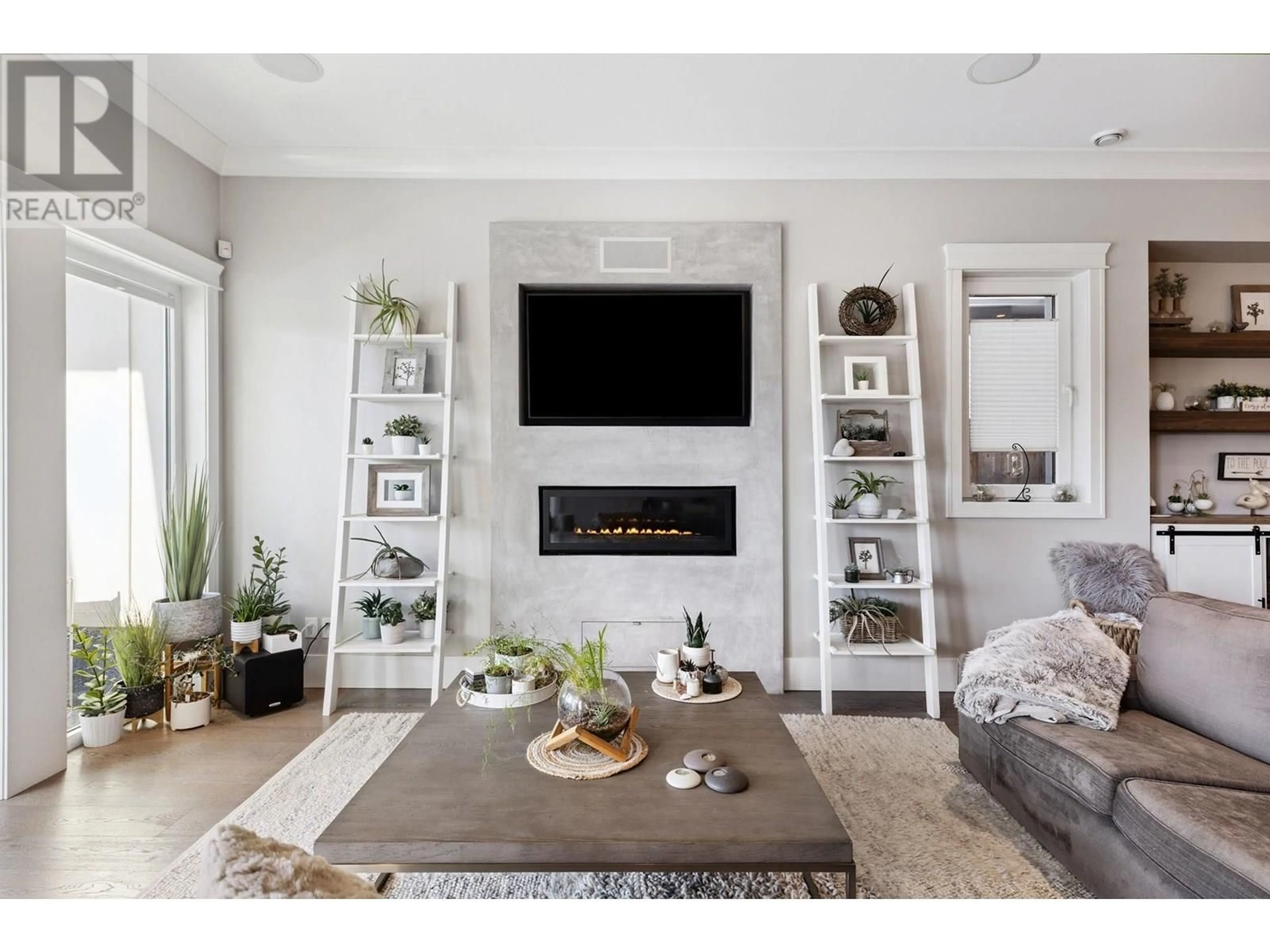 Living room with furniture, unknown for 5536 52 AVENUE, Delta British Columbia V4K2C5
