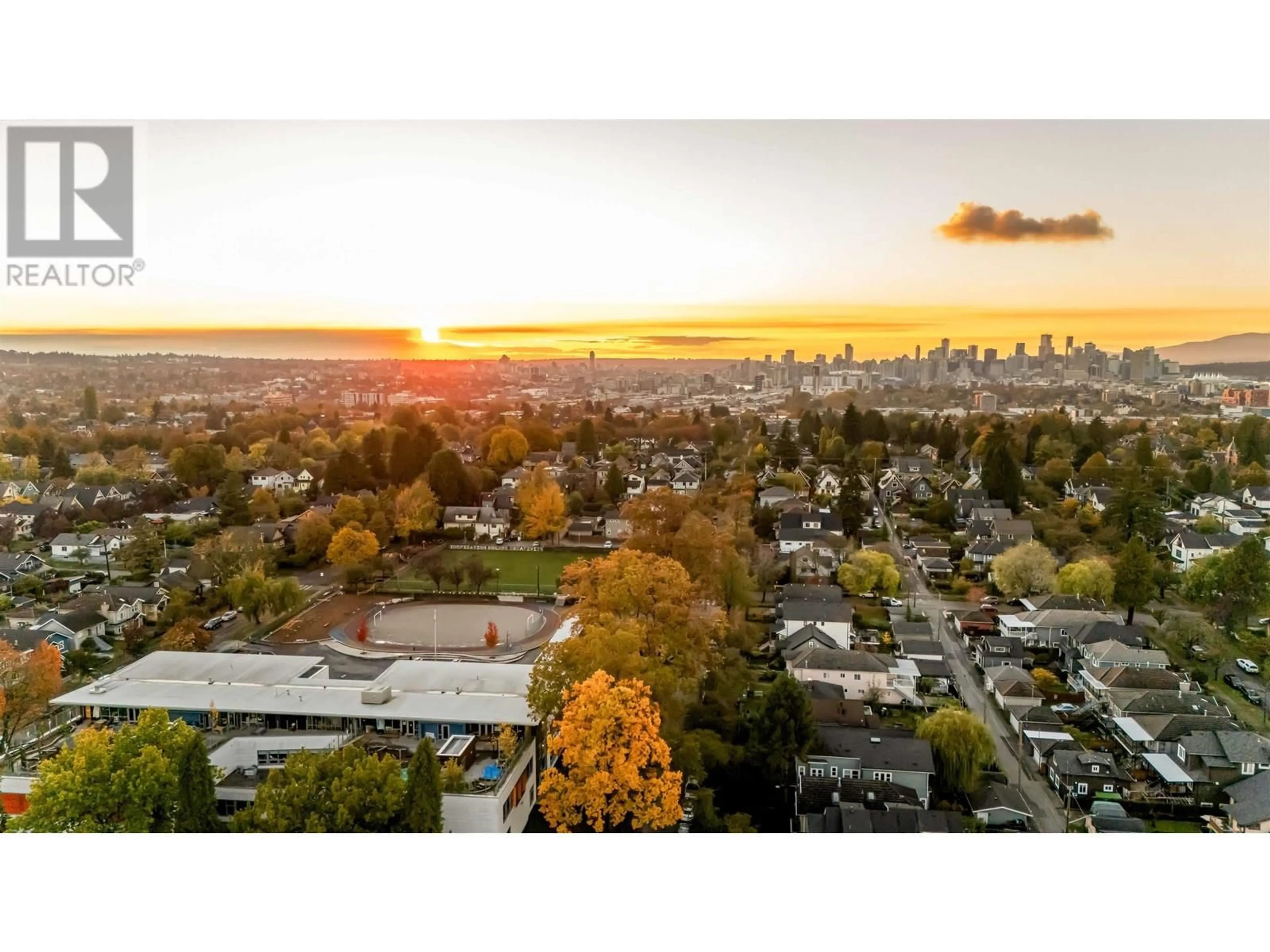 A pic from outside/outdoor area/front of a property/back of a property/a pic from drone, city buildings view from balcony for 1732 TEMPLETON DRIVE, Vancouver British Columbia V5N1B6