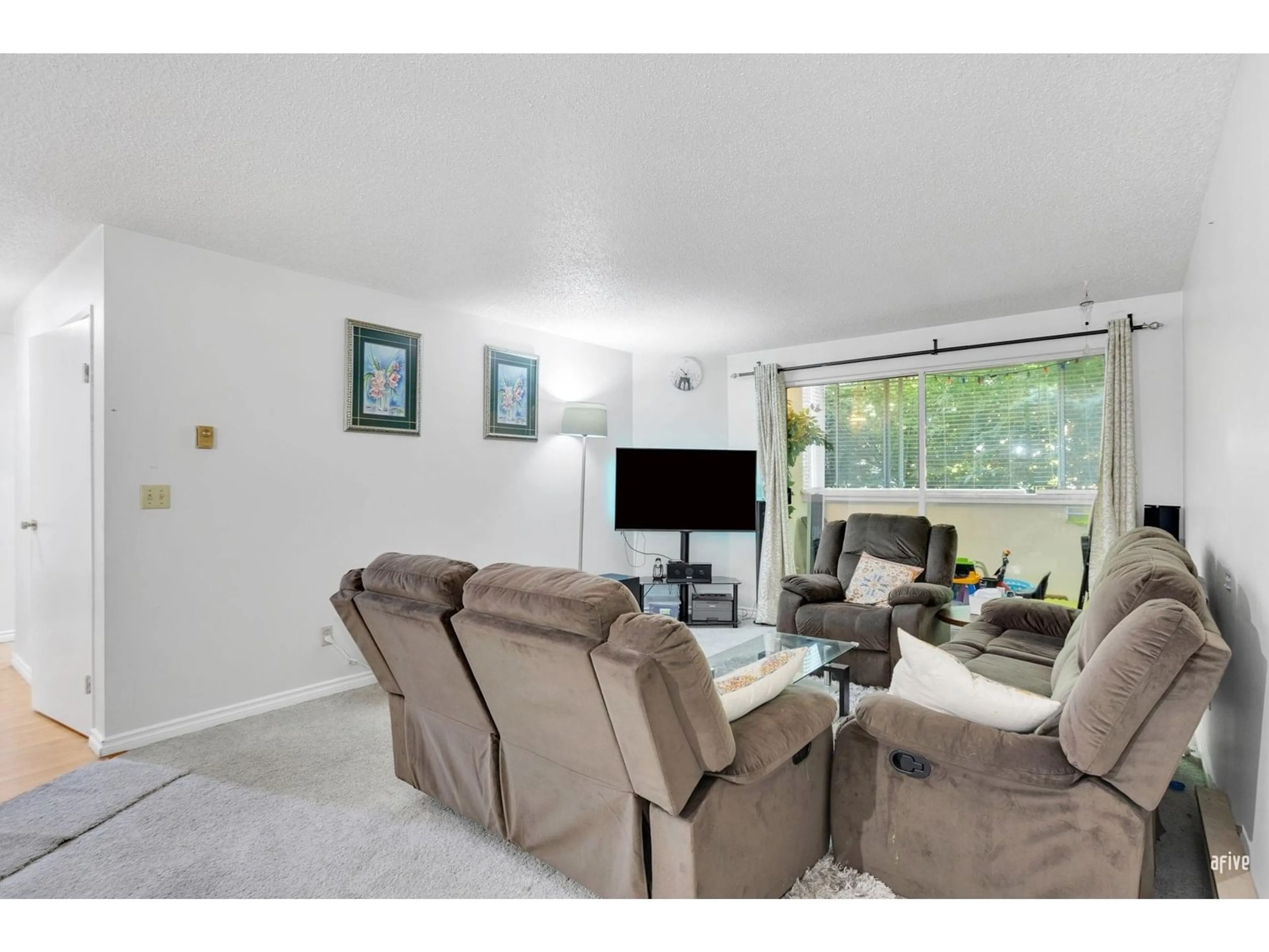 Living room with furniture, unknown for 105 - 7175 134, Surrey British Columbia V3W4T1