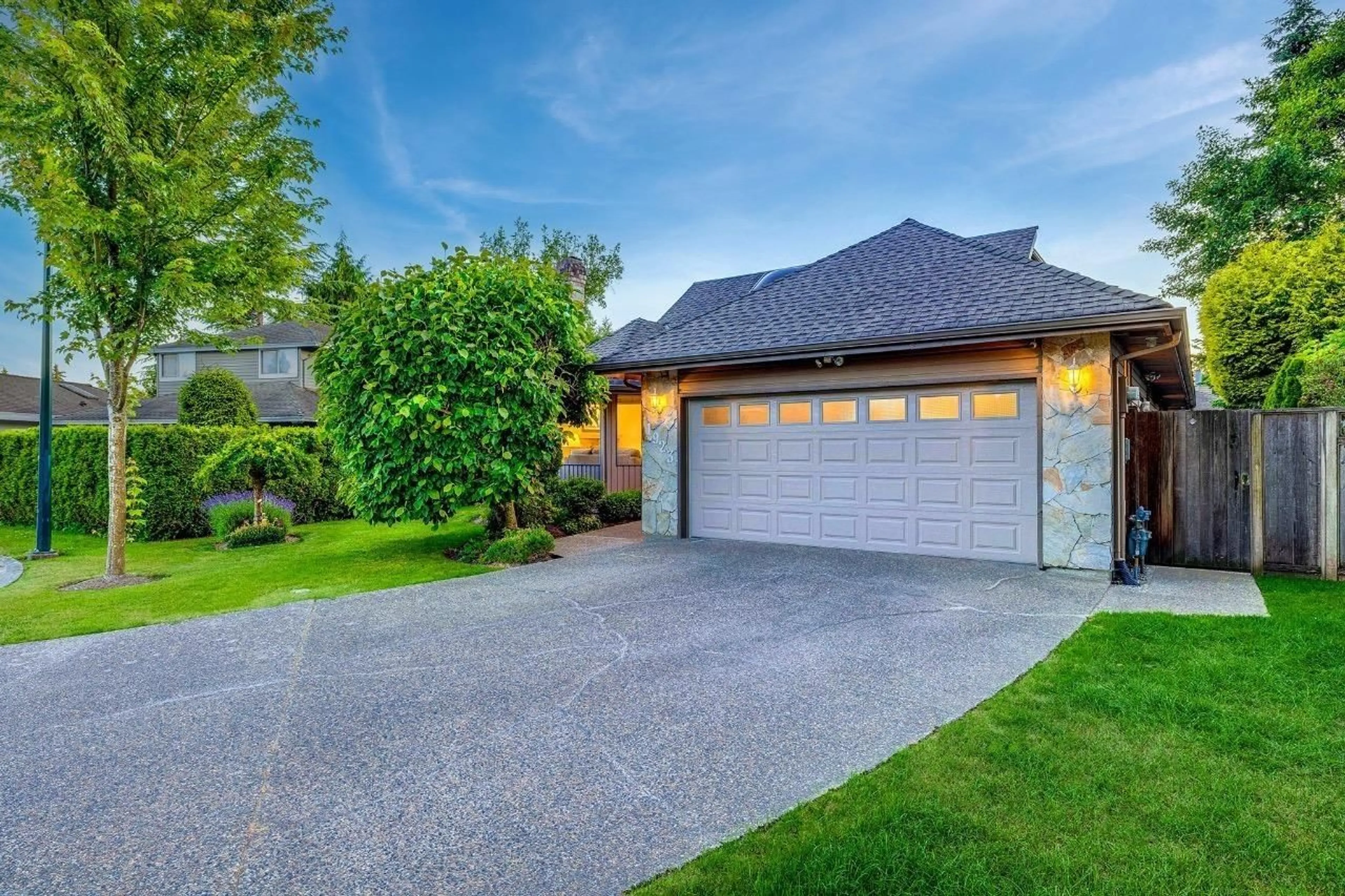 Indoor garage for 1923 141A, Surrey British Columbia V4A7R4
