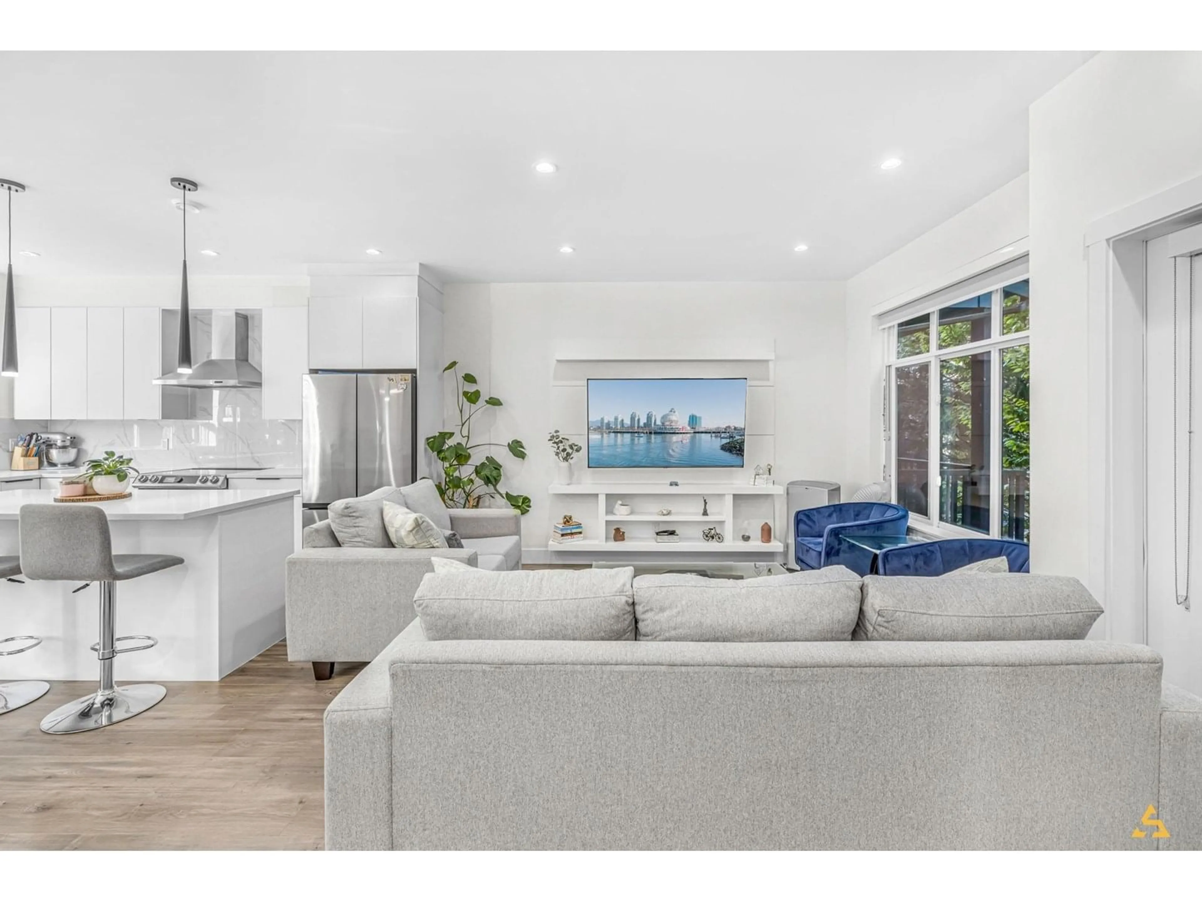 Open concept kitchen, unknown for 2 - 8137 164, Surrey British Columbia V4N0P1