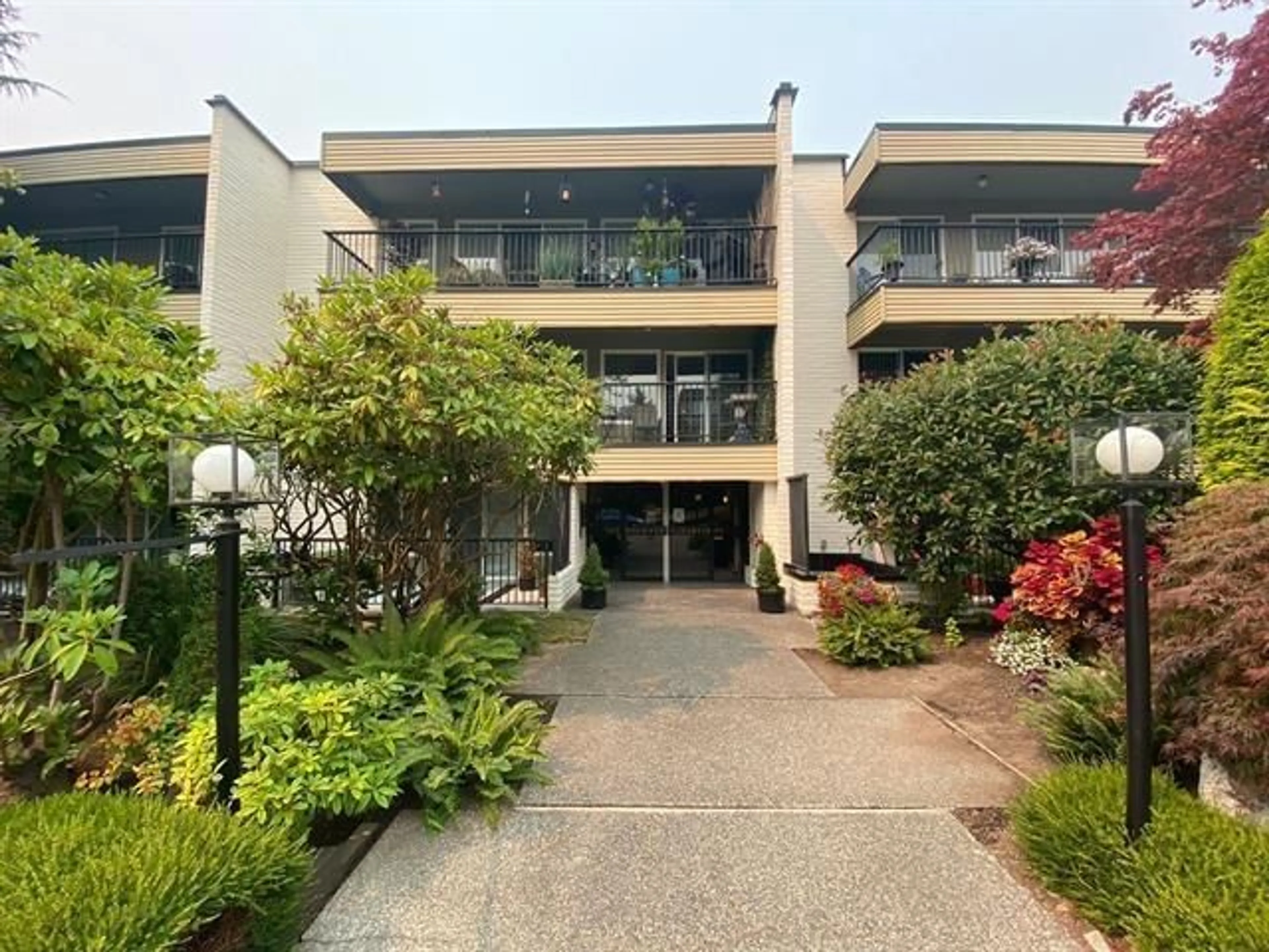 Unknown for 103 - 1351 MARTIN, White Rock British Columbia V4A6Y8