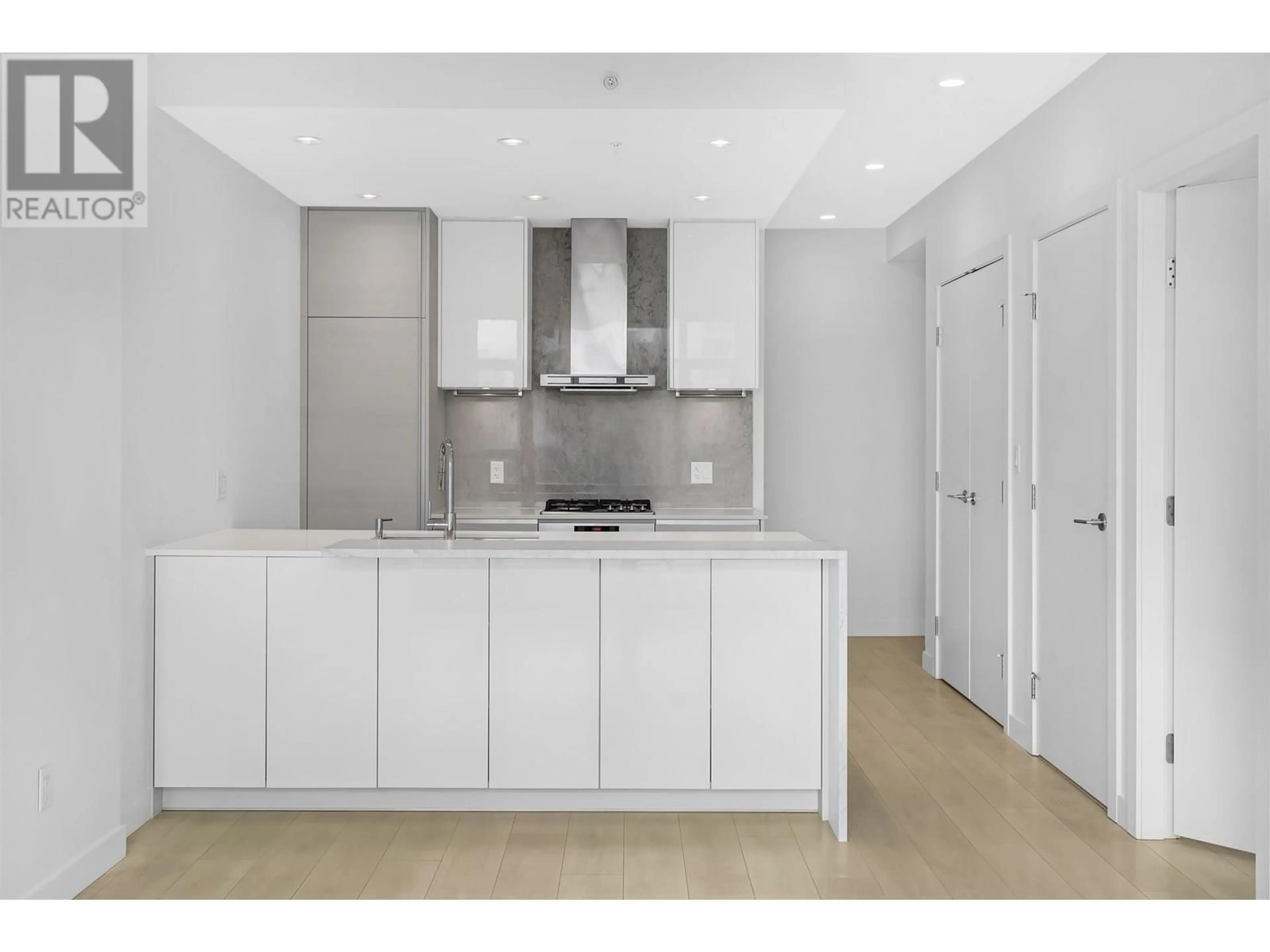 Open concept kitchen, ceramic/tile floor for 1007 - 4670 ASSEMBLY WAY, Burnaby British Columbia V5H0H3