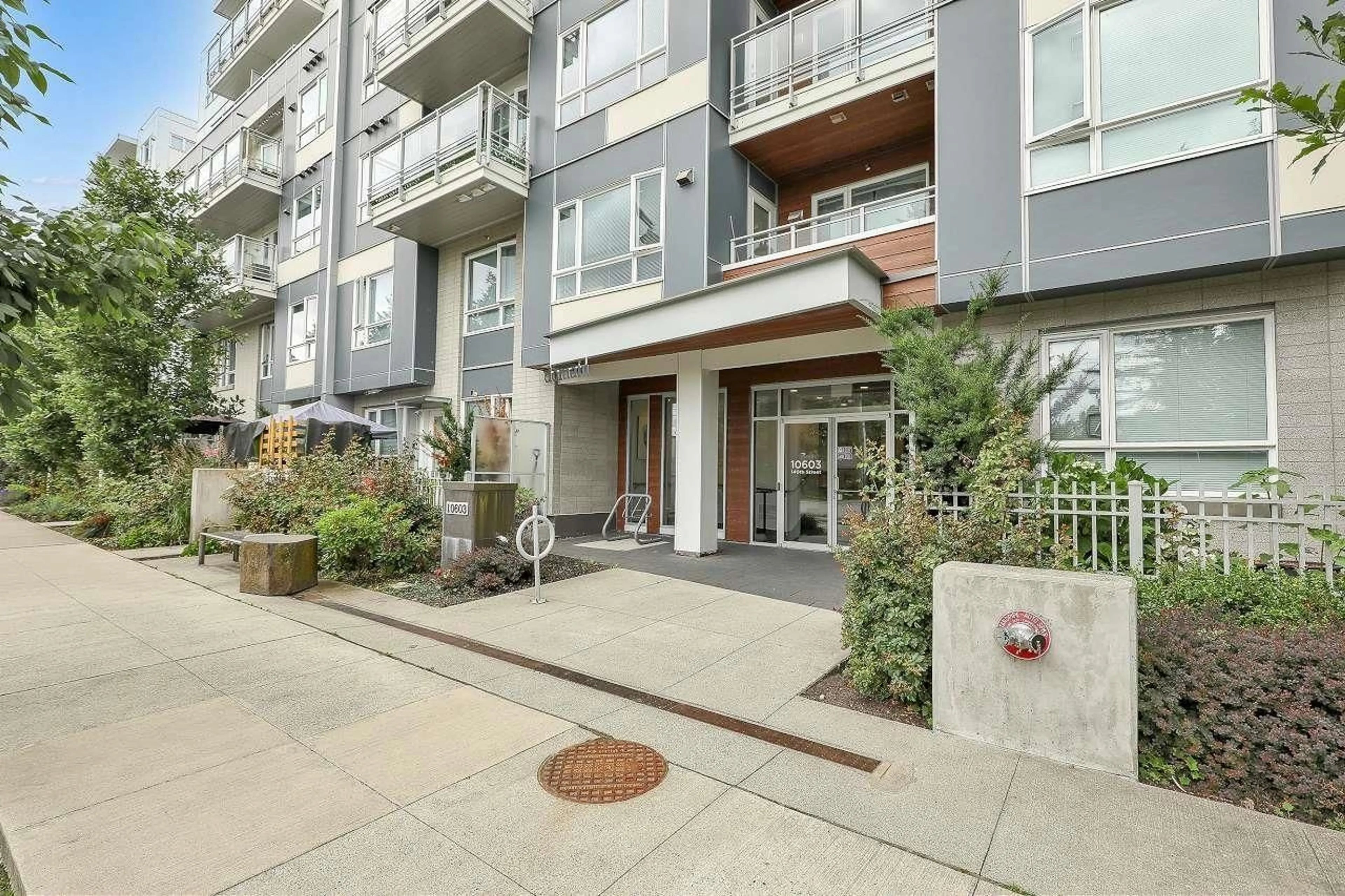 Patio, street for 106 - 10603 140TH, Surrey British Columbia V3T0M8