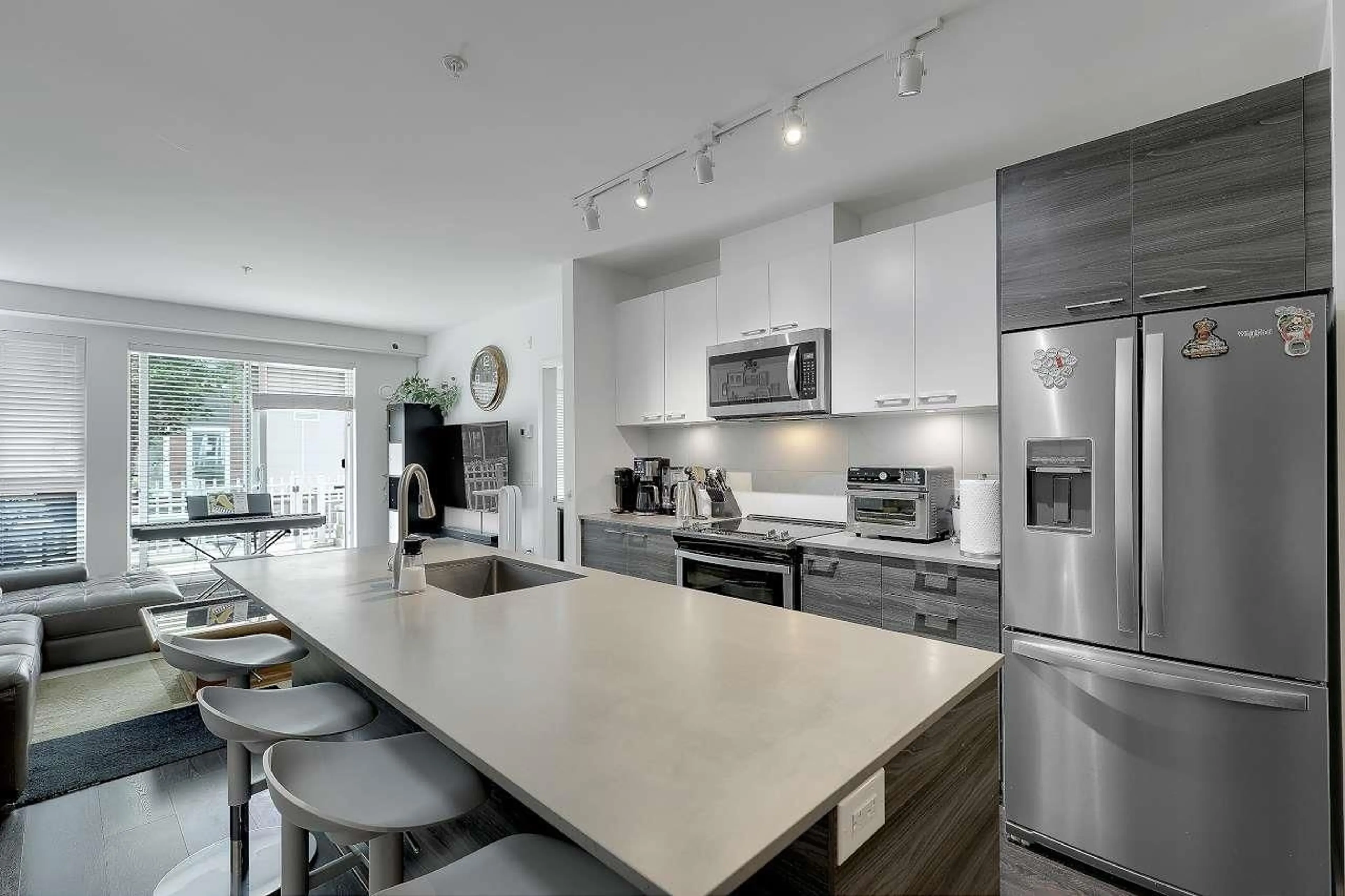 Open concept kitchen, unknown for 106 - 10603 140TH, Surrey British Columbia V3T0M8
