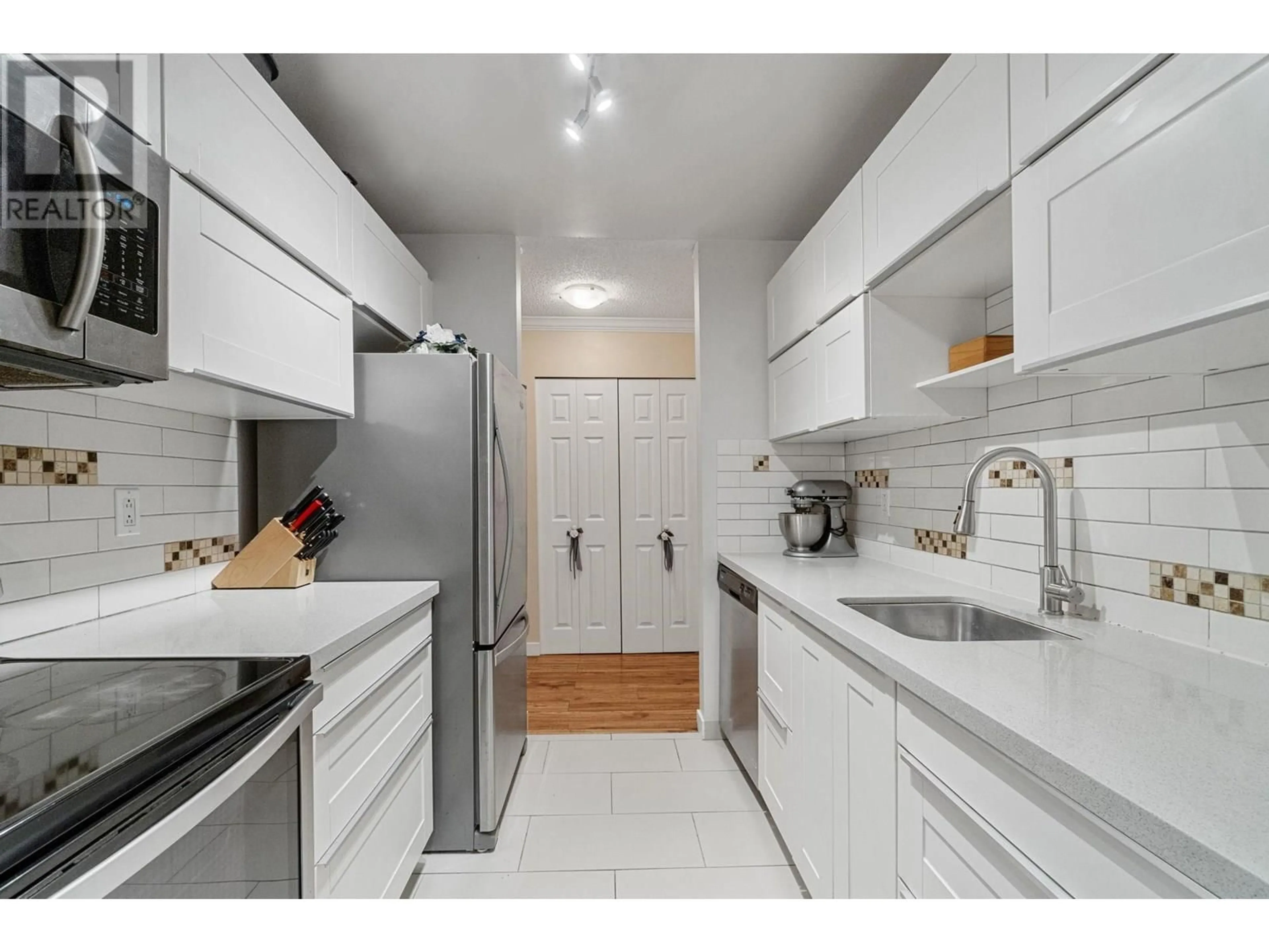 Standard kitchen, unknown for 118 - 7431 MINORU BOULEVARD, Richmond British Columbia V6Y1Z3