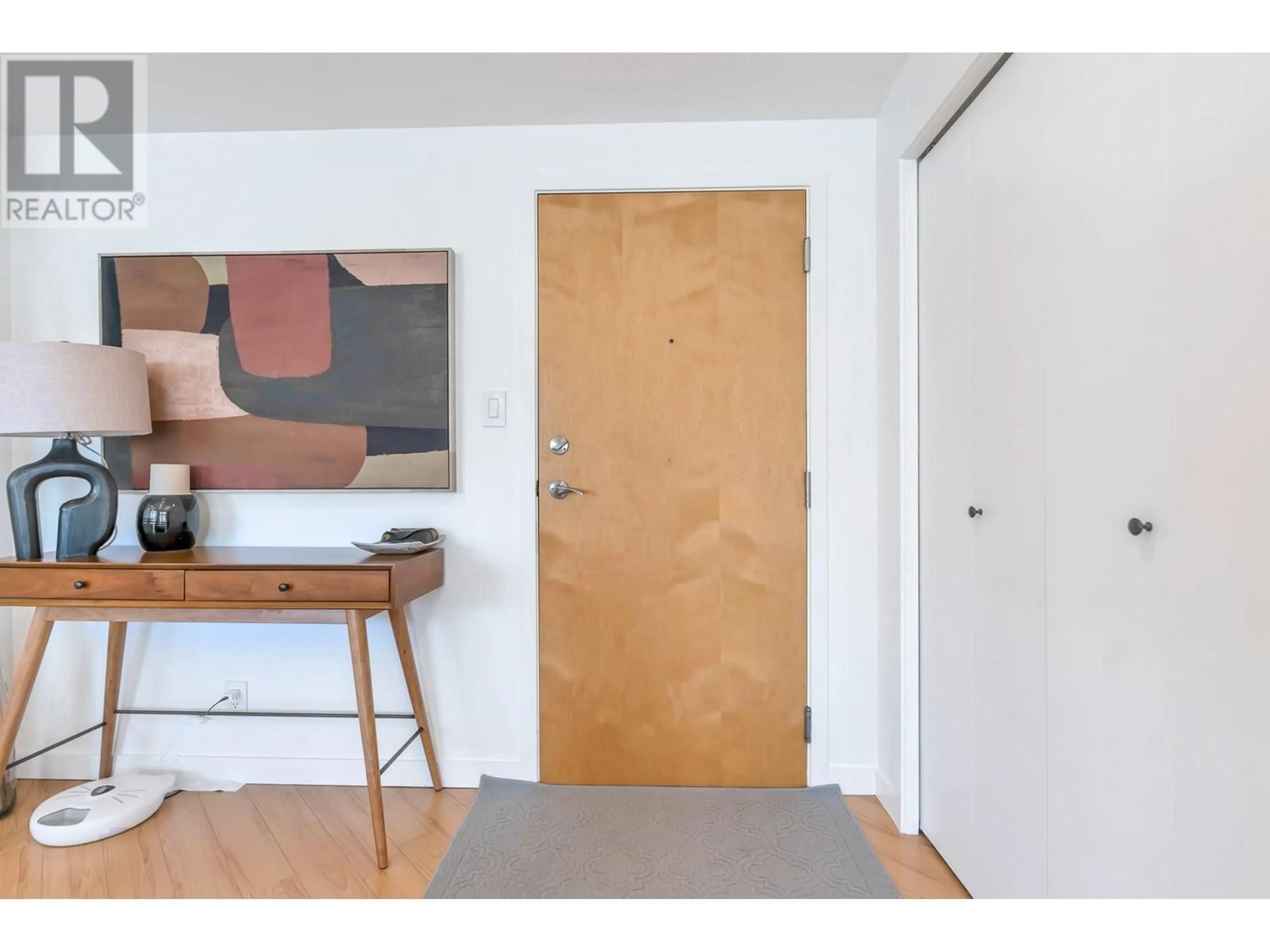 Indoor entryway for 511 - 549 COLUMBIA STREET, New Westminster British Columbia V3L1B2
