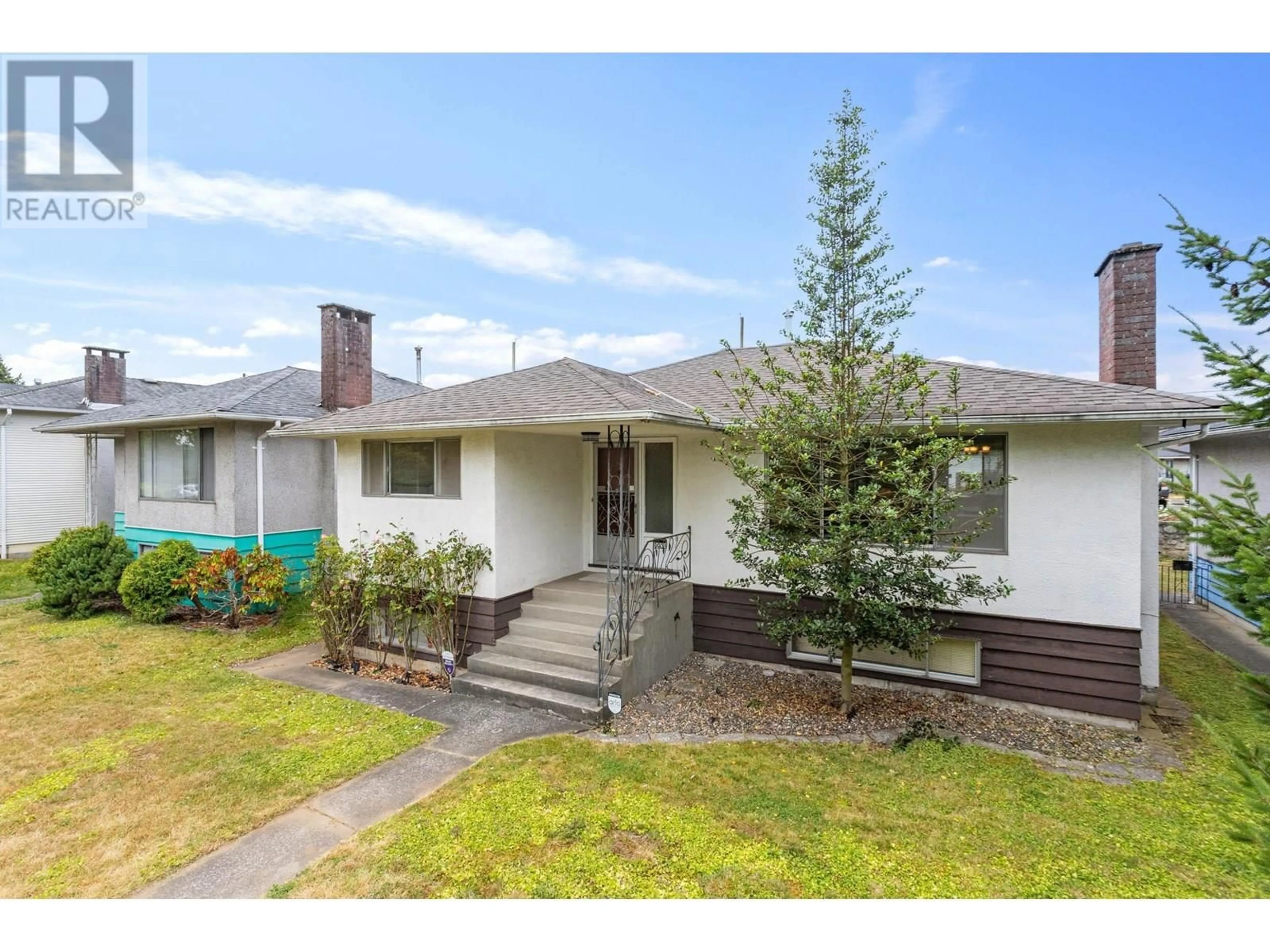A pic from outside/outdoor area/front of a property/back of a property/a pic from drone, street for 6605 ELLIOTT STREET, Vancouver British Columbia V5S2M6