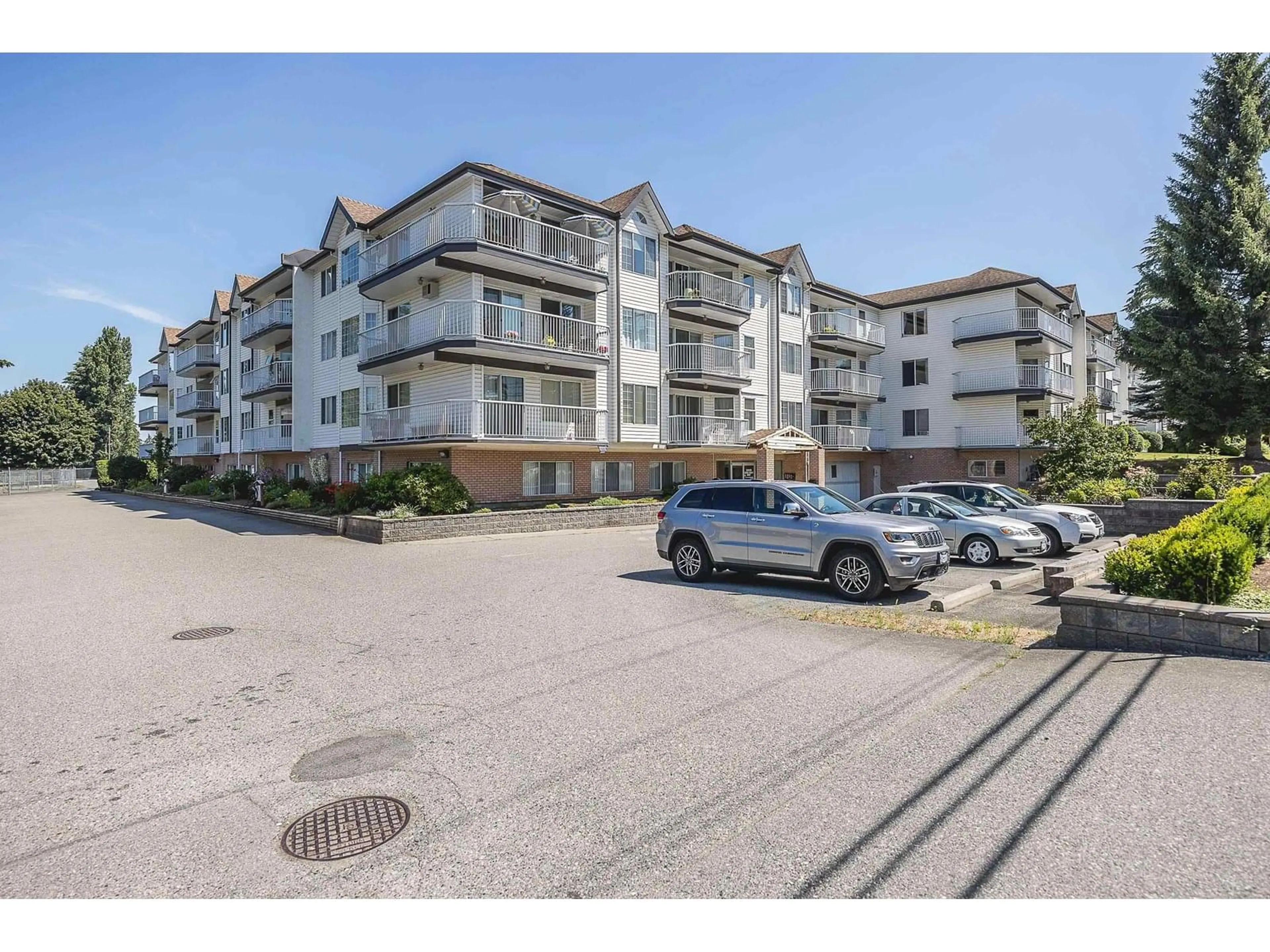 A pic from outside/outdoor area/front of a property/back of a property/a pic from drone, street for 313 - 33535 KING, Abbotsford British Columbia V2S6Z5